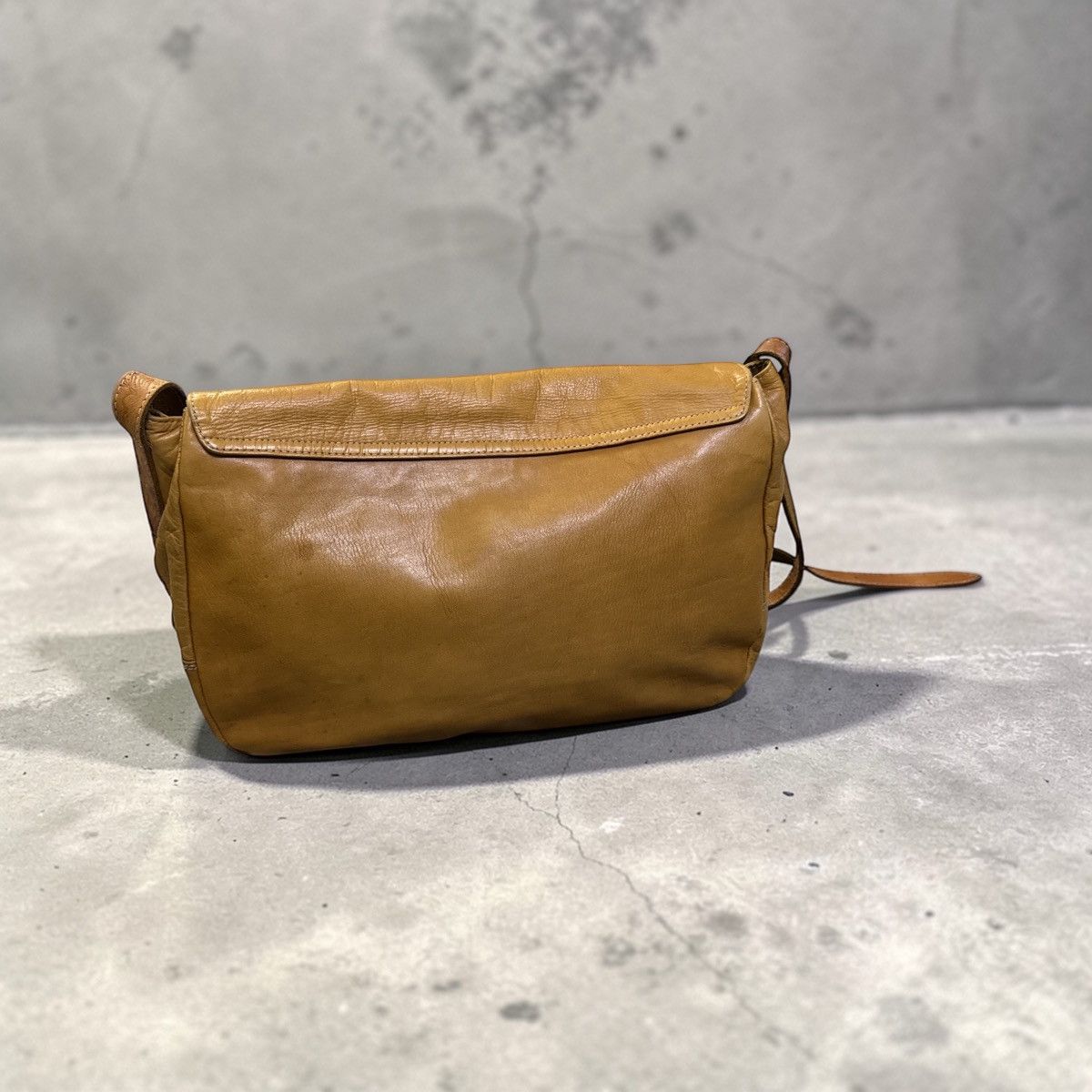 Yohji Yamamoto Y'SACCS BY YOHJI YAMAMOTO NATIVE LEATHER SLING BAG Size ONE SIZE - 2 Thumbnail