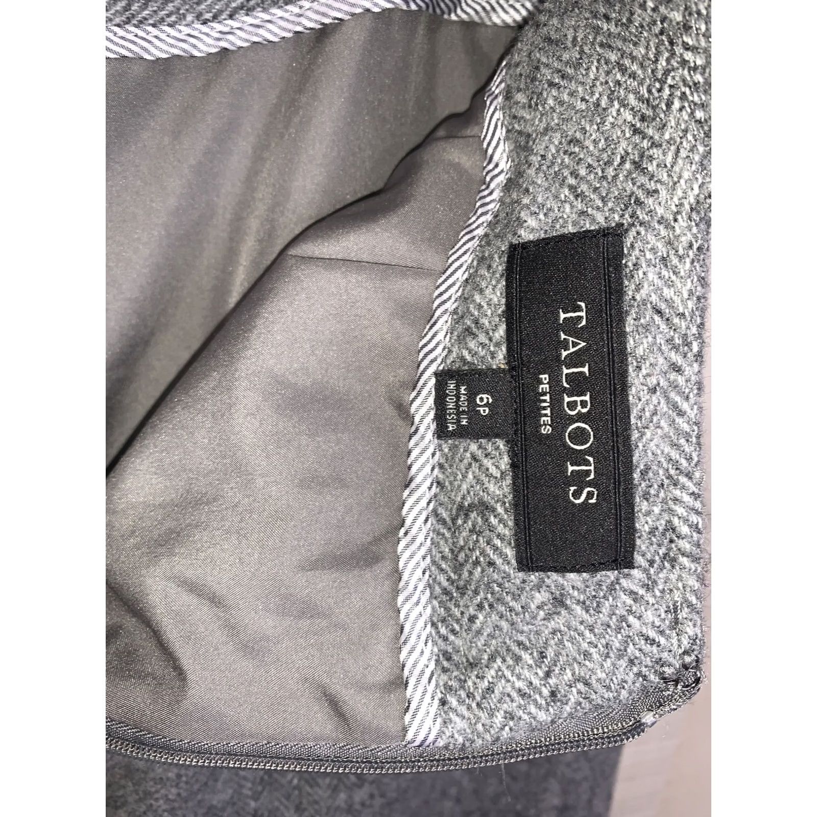 Talbots Talbots Petites Herringbone Weave Gray Wool Blend A-Line Skirt Womens 6P-11720 Size 28" / US 6 / IT 42 - 6 Thumbnail