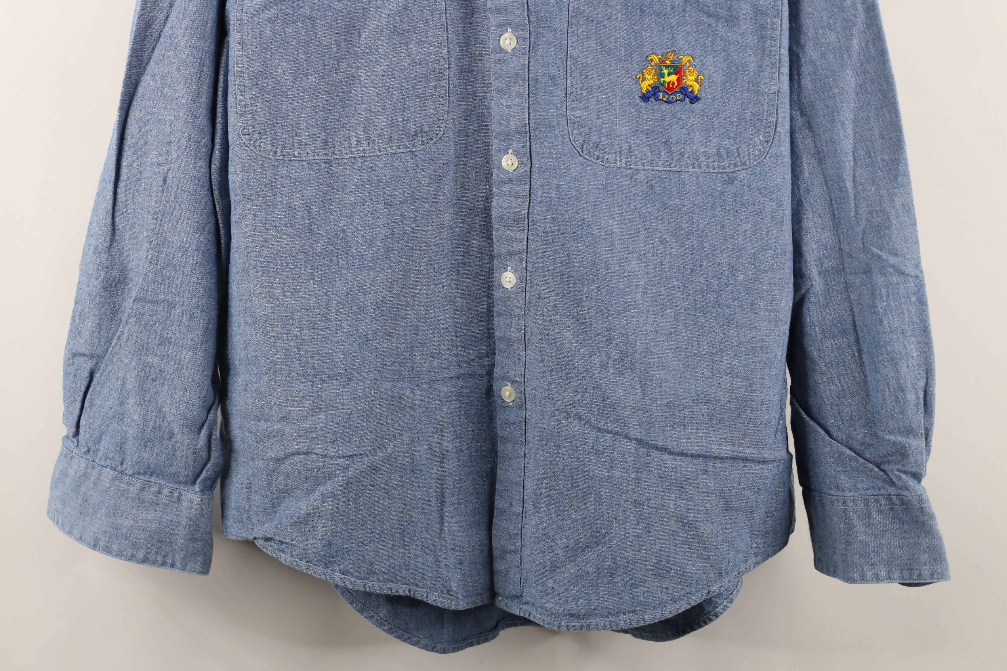 Izod × Vintage Vintage 90s Izod Spell Out Crest Chambray Button Down Shirt Size US M / EU 48-50 / 2 - 3 Thumbnail
