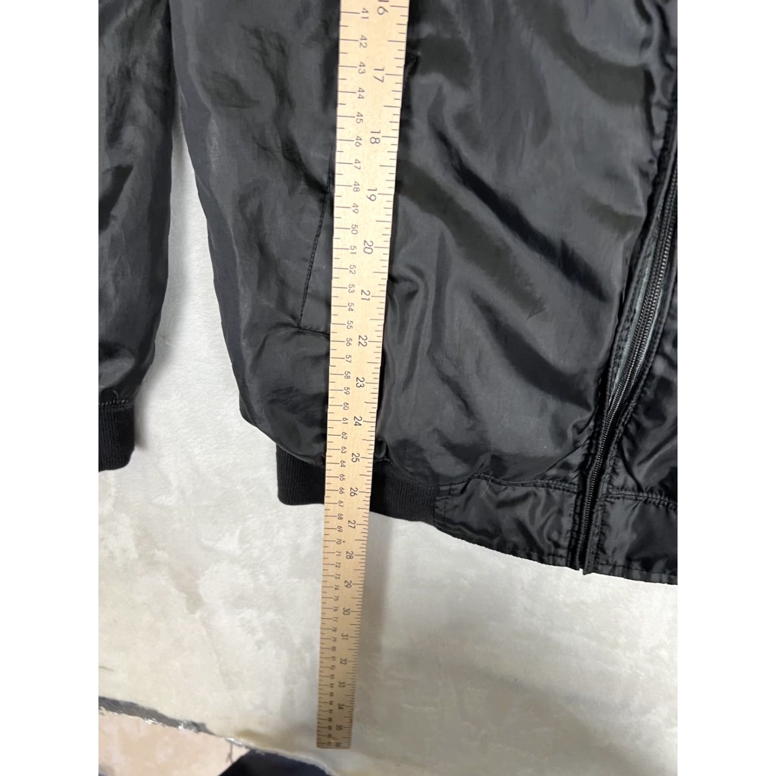 Vintage Santa Cruz Windbreaker Jacket Mens Small Black Hooded Fleece Lined Logo Surf Skateboarding Casual Vintage: No Size US S / EU 44-46 / 1 - 5 Thumbnail