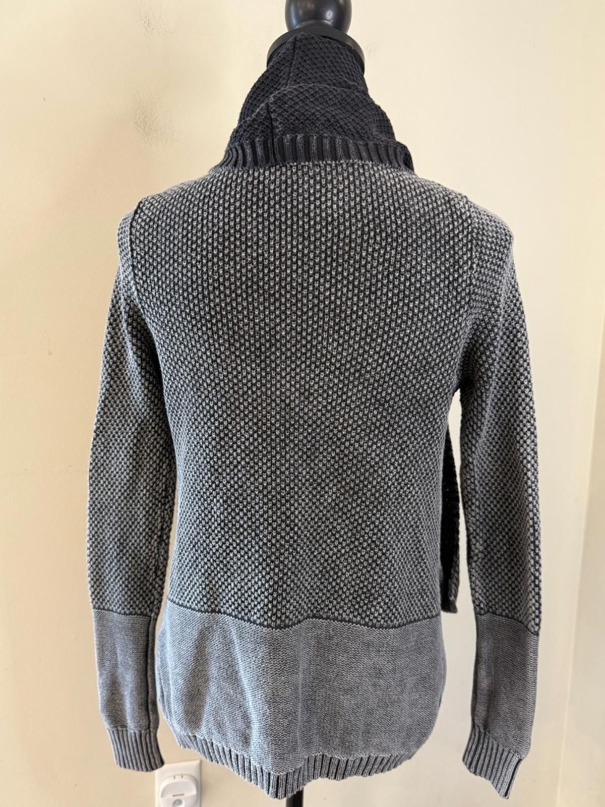 Other Ripcurl chunky knit gray distressed cardigan sweater SZ XS Size XS / US 0-2 / IT 36-38 - 4 Thumbnail