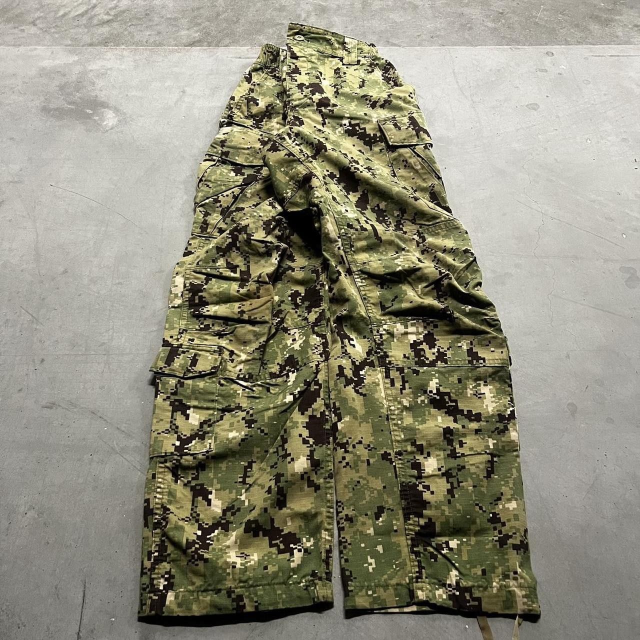 Vintage Vintage Y2K/2000s Military Camo Grunge Cargo Pants! Size US 28 / EU 44 - 2 Thumbnail