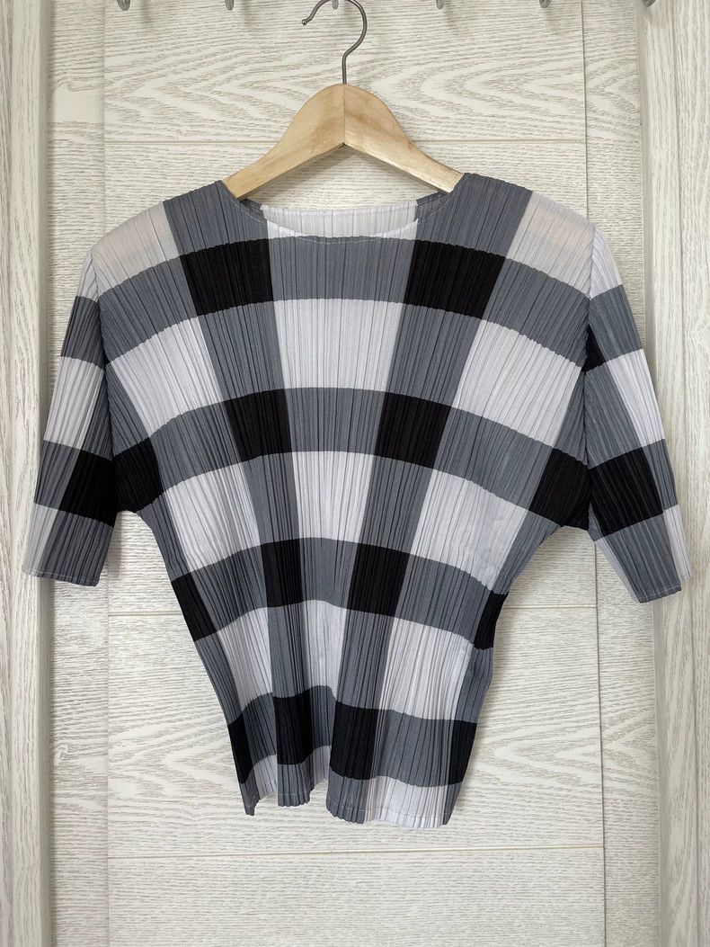 Issey Miyake Issey Miyake size:3 Gray and white checkered short-sleeved Size M / US 6-8 / IT 42-44 - 1 Thumbnail