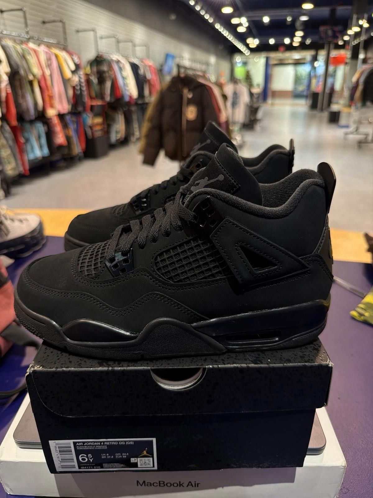 Jordan Brand Air Jordan (GS) 4 Retro "BLACK CAT" 2025 - Size 6.5Y Size US 6.5 / EU 39-40 - 9 Thumbnail