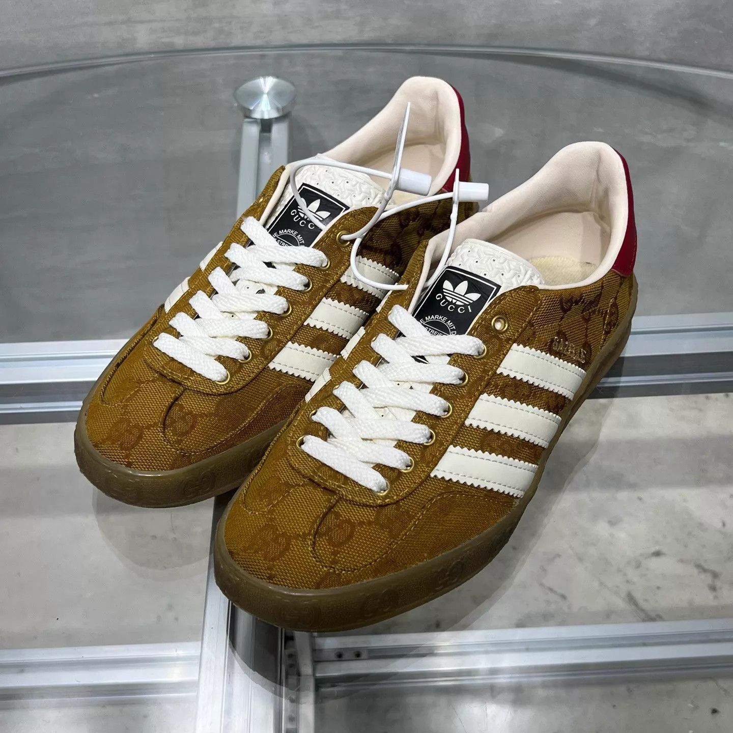 Gucci GUCCI x adidas Originals Gazelle Yellow Full Print 37 Size US 6 / IT 36 - 2 Thumbnail