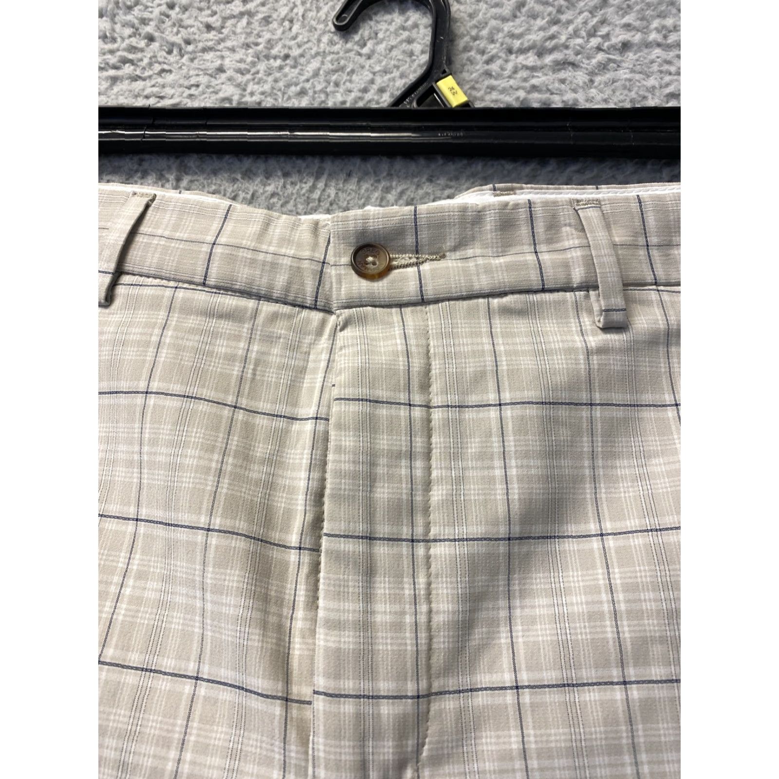 Vintage Greg Norman Casual Golf Shorts Chino Men's Size 34 Flat Front Plaid Beige/98-15 Size US 34 / EU 50 - 2 Thumbnail