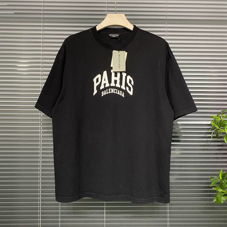 Balenciaga Balenciaga Paris monogrammed logo + whorl neckline Size US S / EU 44-46 / 1 - 1 Thumbnail