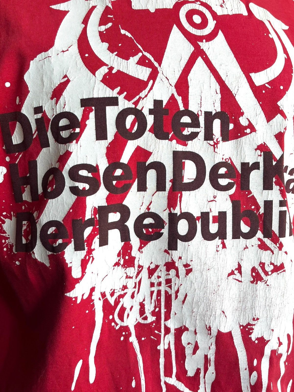 Band Tees Red T-shirt Die Toten Hosen tour Der Krach der Republik“ Size US M / EU 48-50 / 2 - 3 Thumbnail