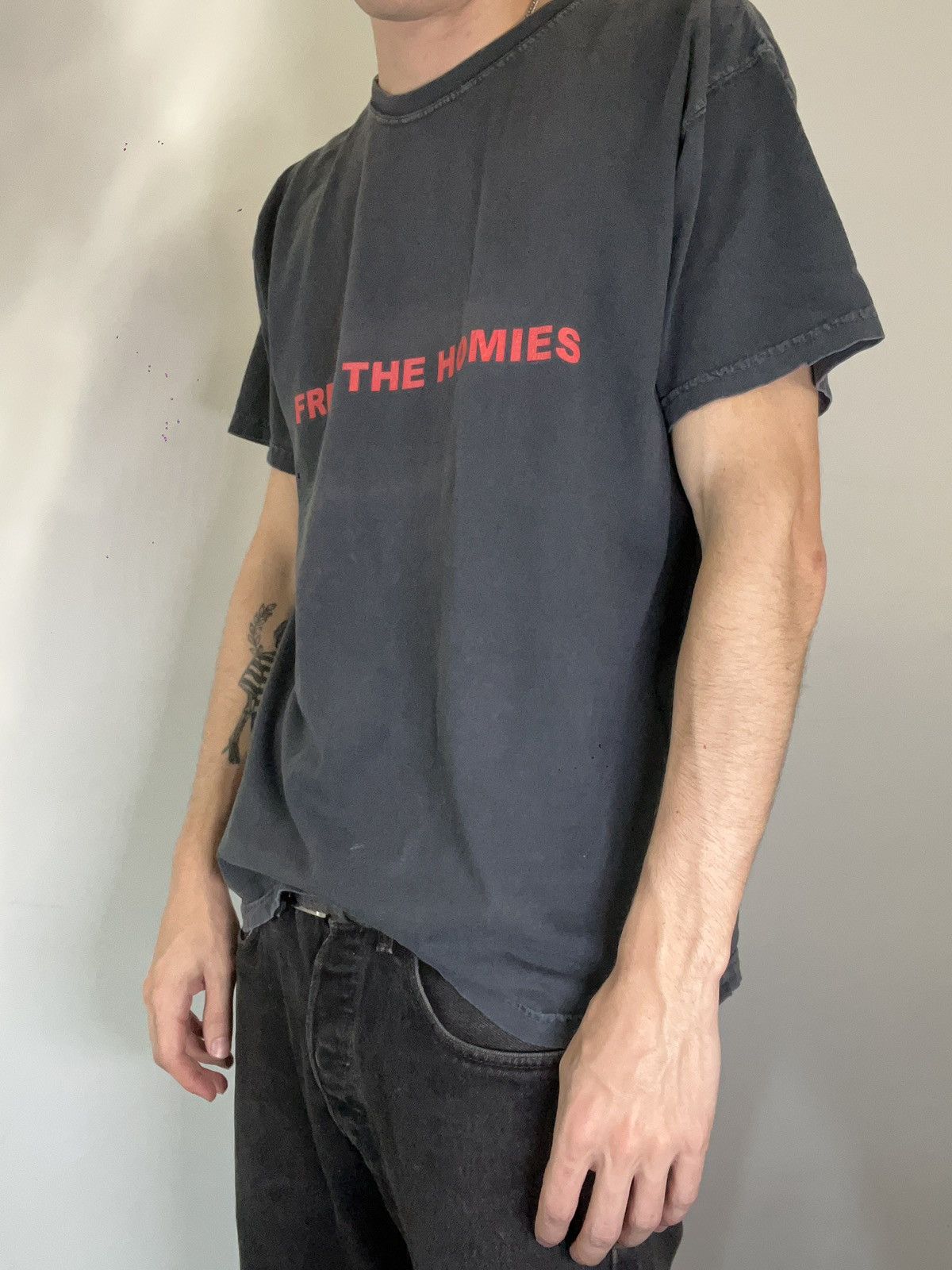 4HUNNID 4Hunnid Kut & Sew Free The Homies Tee Size US L / EU 52-54 / 3 - 5 Thumbnail