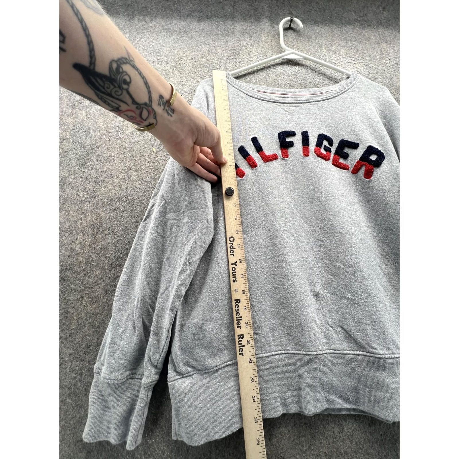 Tommy Hilfiger Tommy Hilfiger Women Medium Gray Fleece Long Sleeve Scoop Neck Shirt Embroidered Size M / US 6-8 / IT 42-44 - 3 Thumbnail
