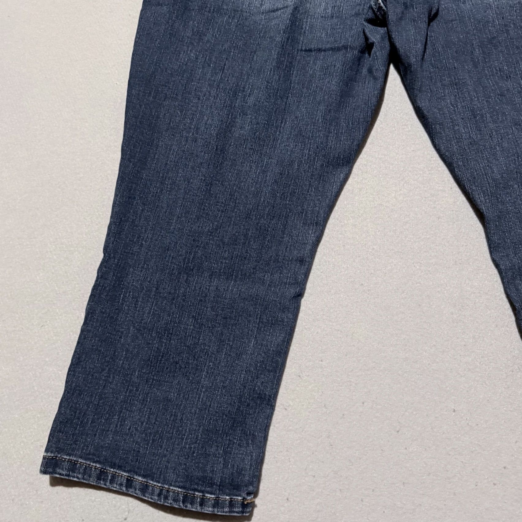 Lee Lee Women Jeans Capri Blue Mid-Rise 18 Regular Capri Jeans Ultra Lux Flex Motion Size 40" / US 18 - 7 Thumbnail