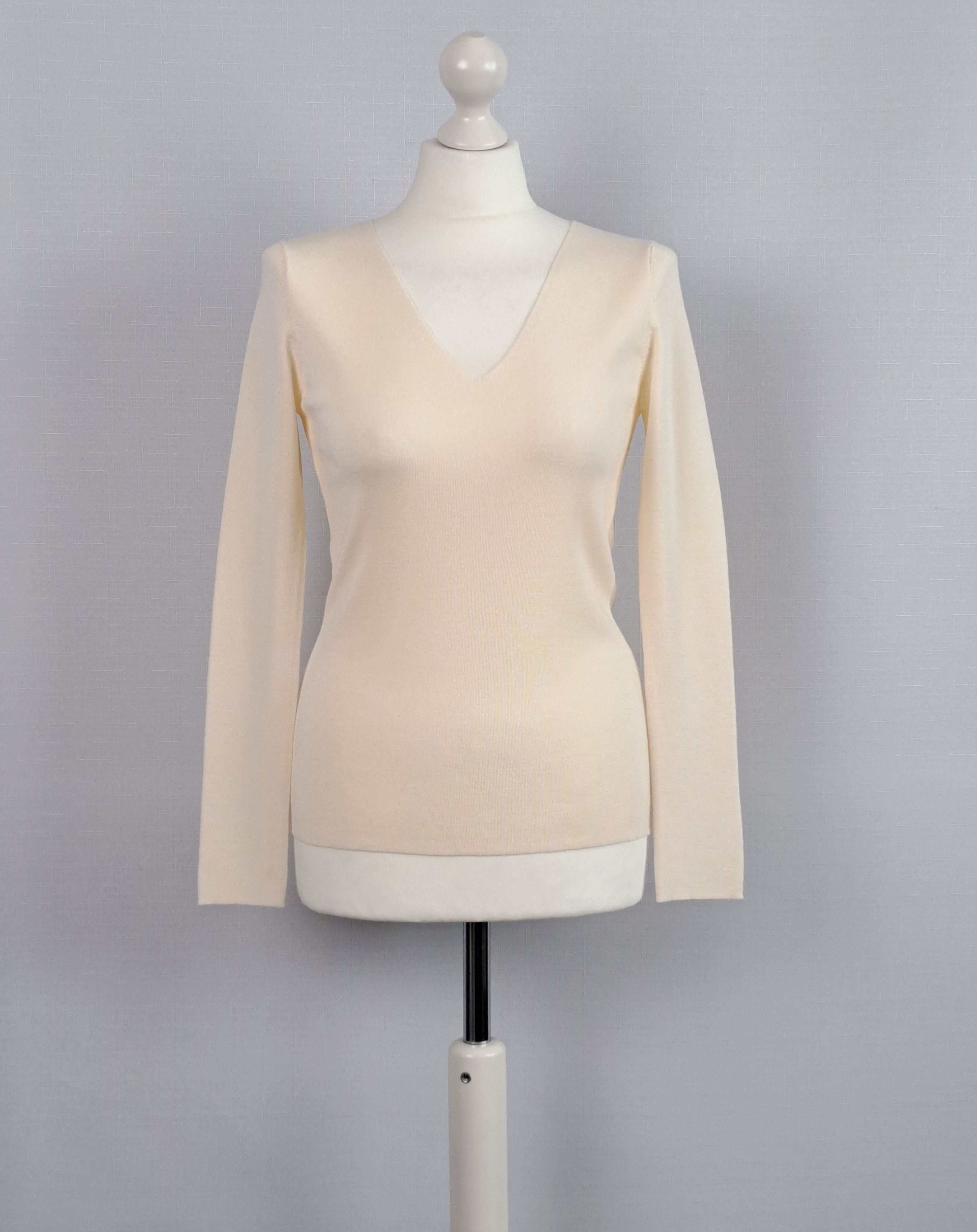 Hermes Hermes Paris wool long sleeve pullover in ecru. Size S / US 4 / IT 40 - 1 Thumbnail