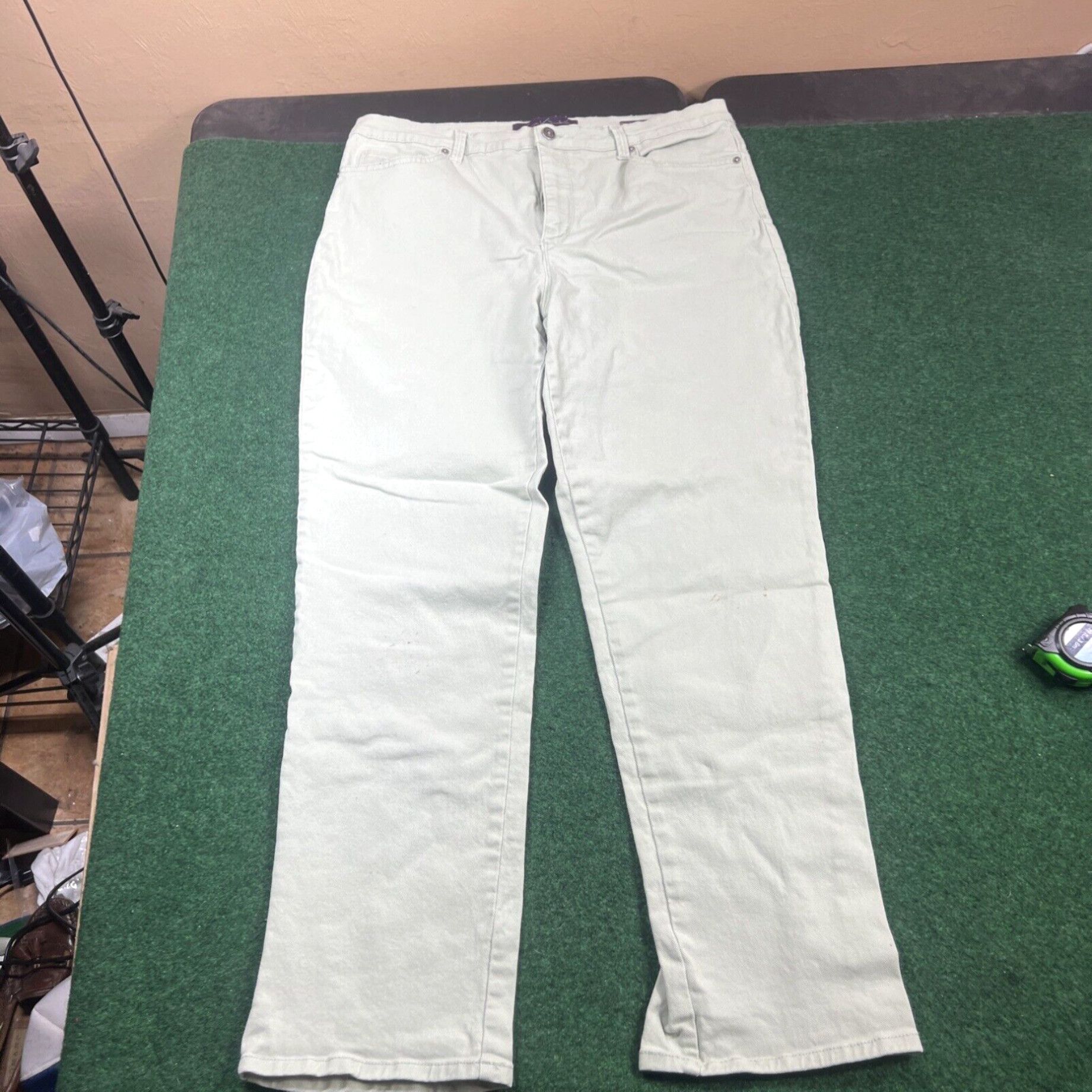Gloria Vanderbilt GLORIA VANDERBILT Amanda Jeans Women's size 16 Straight Khaki Green Size 38" / US 16 / IT 52 - 1 Thumbnail