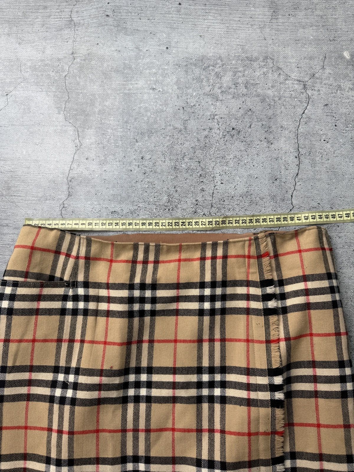 Burberry Vintage 90s Burberry’s Nova Check Wool Skirt Size 30" / US 8 / IT 44 - 9 Thumbnail