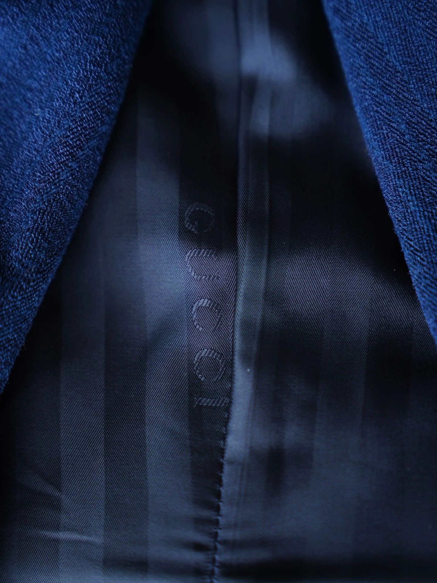 Gucci Gucci Vintage Navy Herringbone Horn Button Suit Jacket L Size L / US 10 / IT 46 - 7 Thumbnail