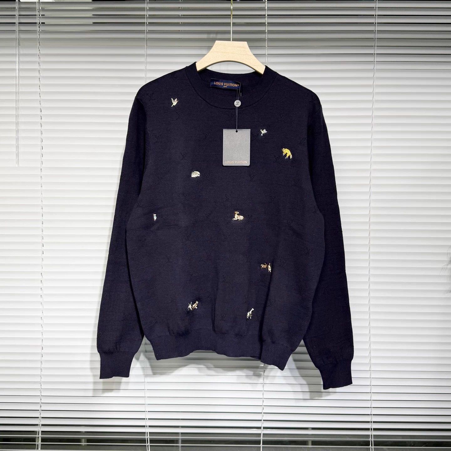 Louis Vuitton LV Monogram Animal Embroidered Wool Blend Sweater L Size US L / EU 52-54 / 3 - 1 Thumbnail