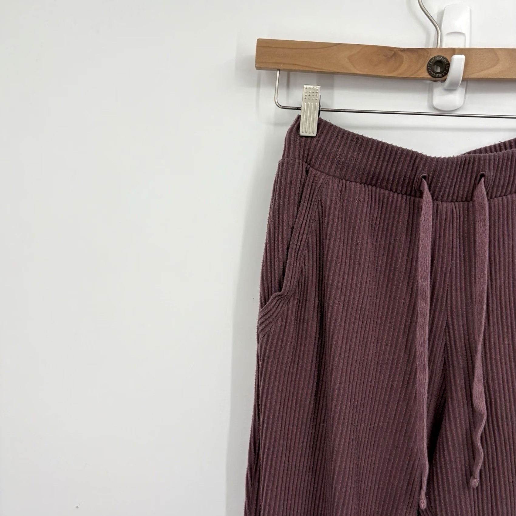 Alo Alo Yoga Muse Sweatpants Large Ribbed Stretch Jogger Burgundy Truffle Yoga Pants Women L Size Regular Inseam 30" Athleisure Size 36" / US 14 / IT 50 - 3 Thumbnail