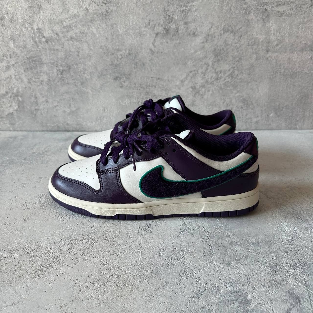 Nike Nike Dunk Low "Chenille Swoosh" Size 42.5 DQ7683-100 Size US 9 / EU 42 - 4 Thumbnail