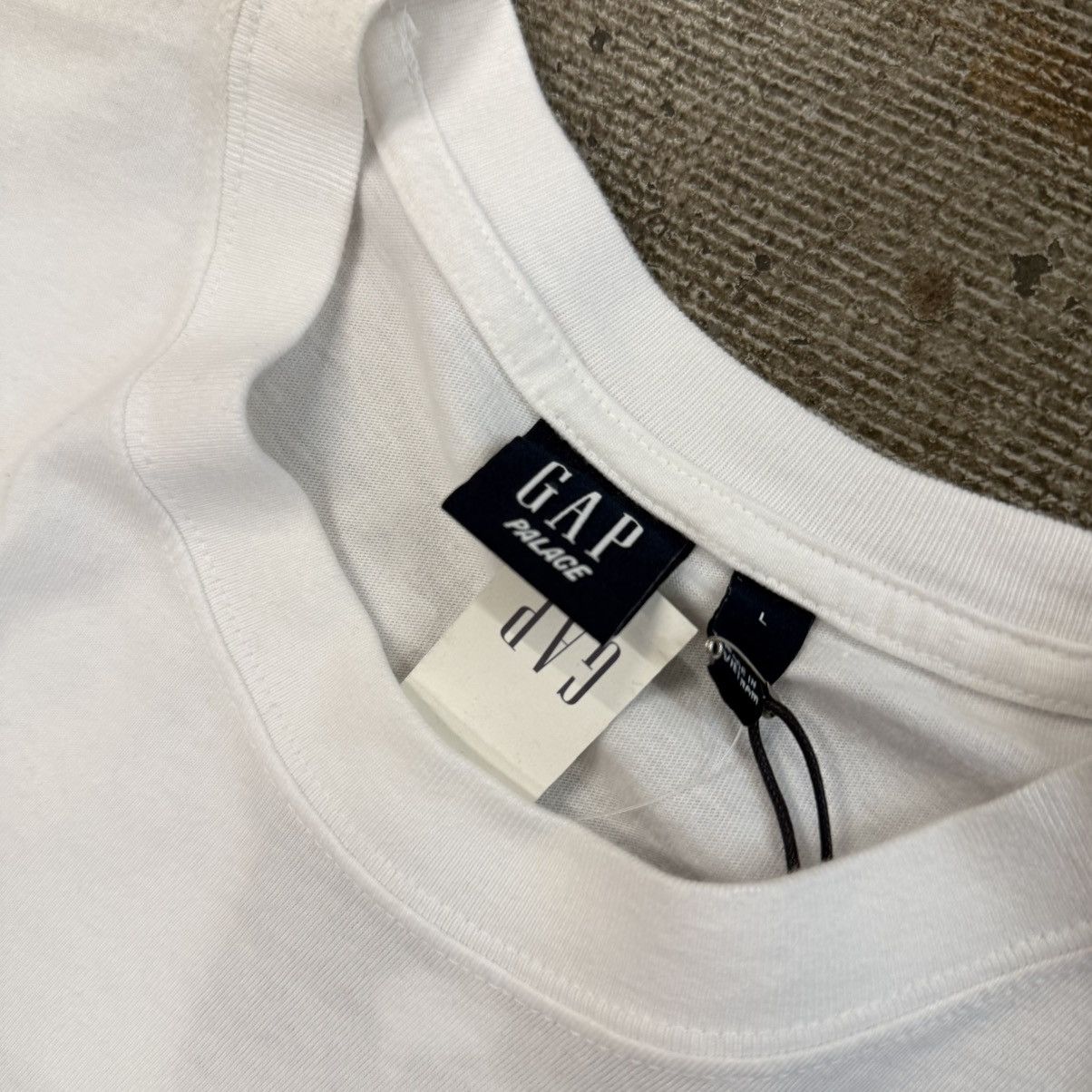 Gap × Palace Gap Palace White Logo Tee Size US L / EU 52-54 / 3 - 5 Thumbnail