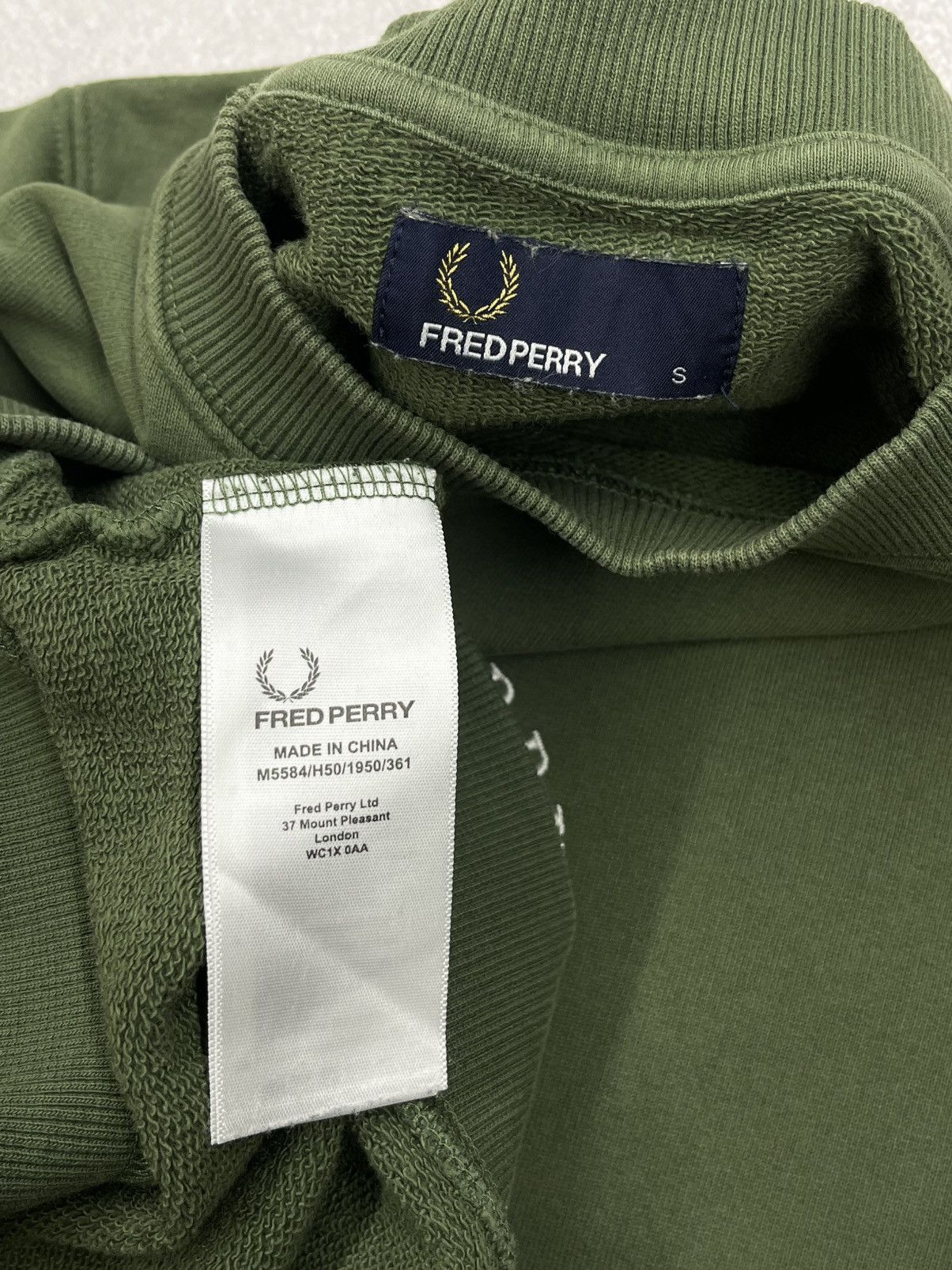 Fred Perry Mens Fred Perry Crewneck Sweatshirt Green Big Center Logo Size US S / EU 44-46 / 1 - 6 Thumbnail