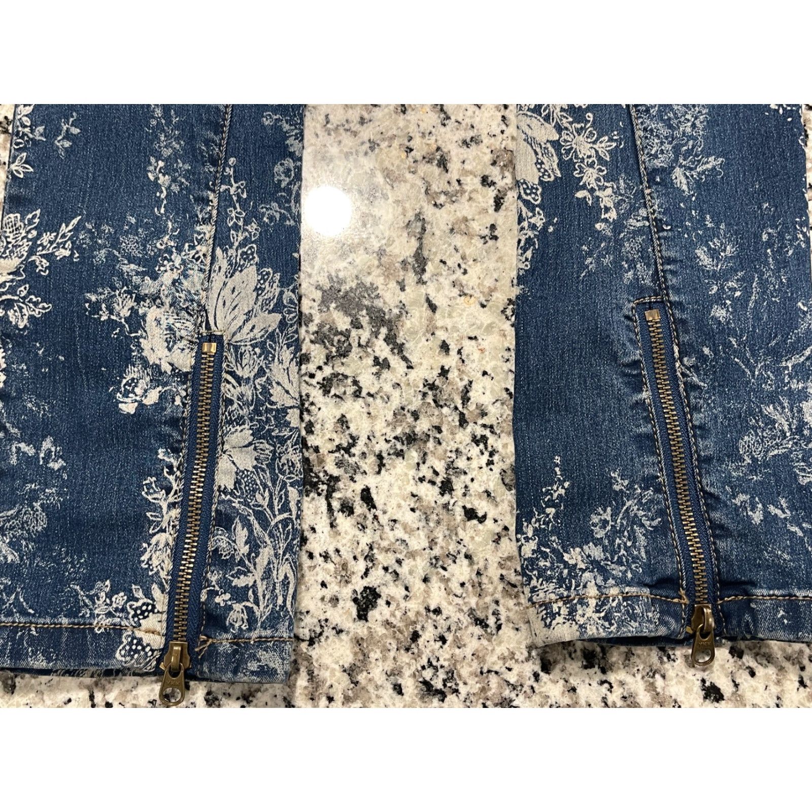 Free People FREE PEOPLE Floral Print Skinny Jeans Women Size 26 Blue Size 26" / US 2 / IT 38 - 2 Thumbnail