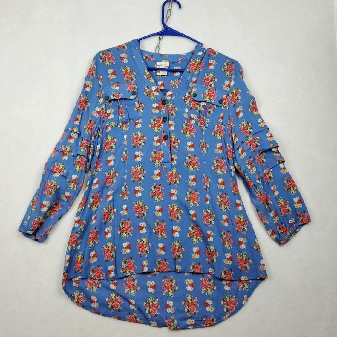 Vintage Matilda Jane Blue Floral 3/4 Sleeve Ruffle Boho Womens Top Blouse Tunic V-Neck Button 3/4 Sleeve Rayon Regular M Beige? Blue? Size M / US 6-8 / IT 42-44 - 2 Thumbnail