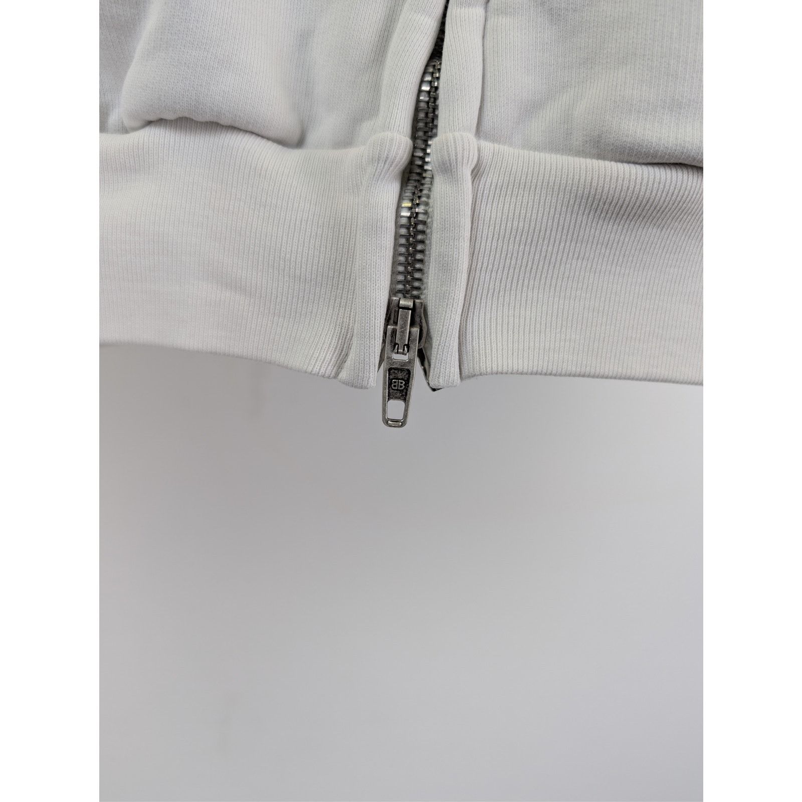 Balenciaga × Under Armour o1rshd1 UA Regular Zip-up Hoodie in Dirty White/Black Size US XXL / EU 58 / 5 - 8 Thumbnail