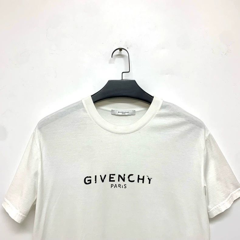 Givenchy Givenchy Chest logo short-sleeve, size S, shoulder width 5 Size US S / EU 44-46 / 1 - 3 Thumbnail