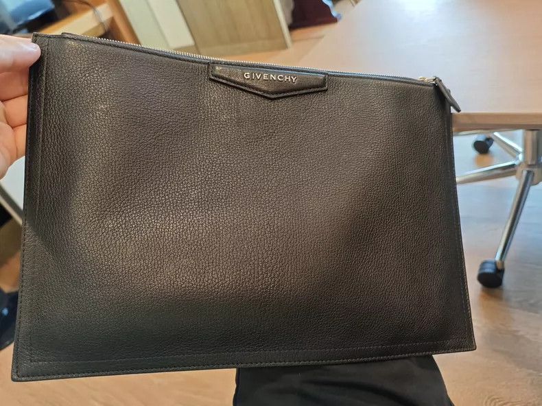 Givenchy Givenchy Men's black leather clutch, fine texture Size ONE SIZE - 2 Thumbnail