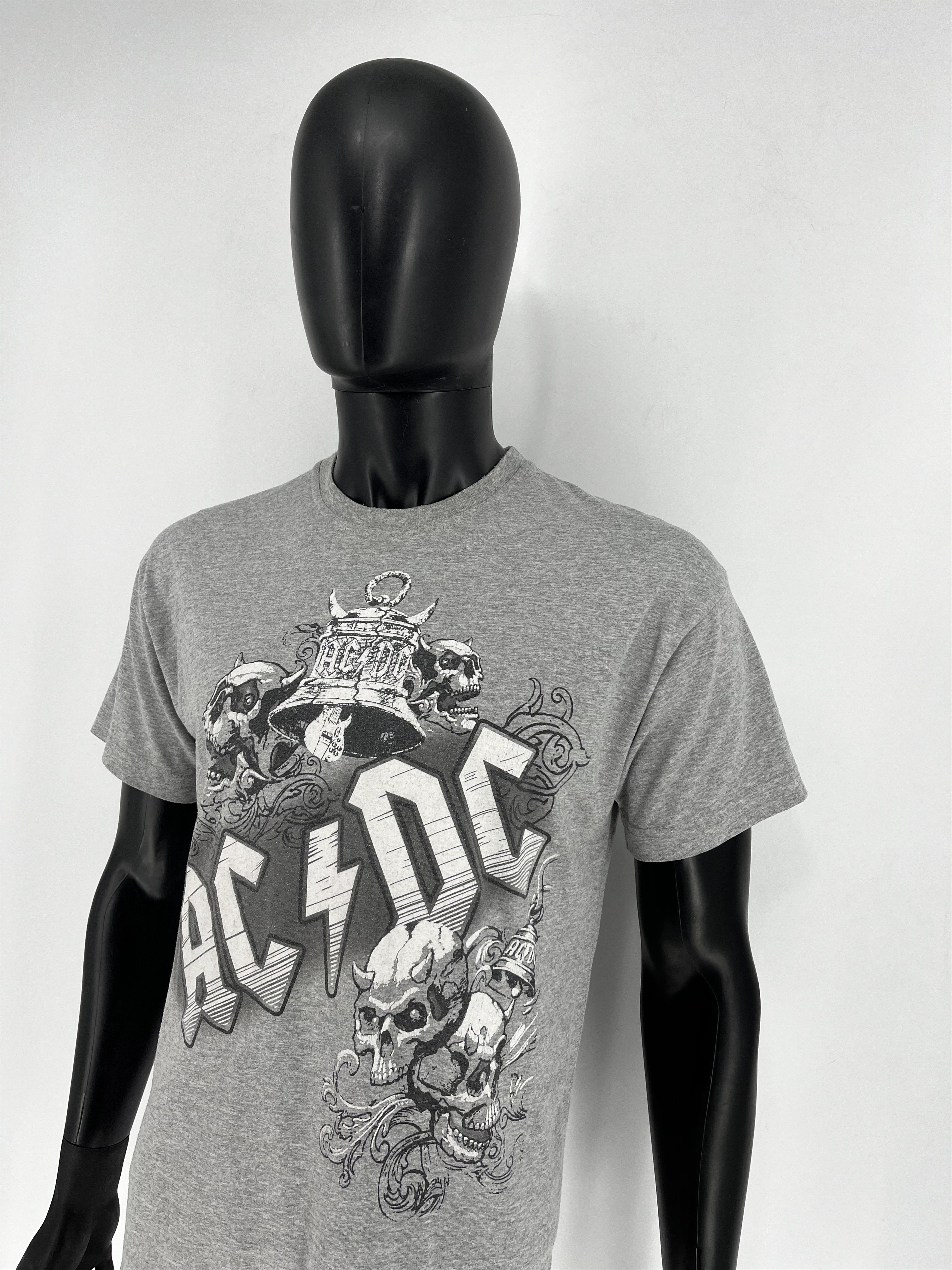 Band Tees Vintage Y2K AC/DC ACDC Big Logo High Voltage Band Tee Size US M / EU 48-50 / 2 - 4 Thumbnail