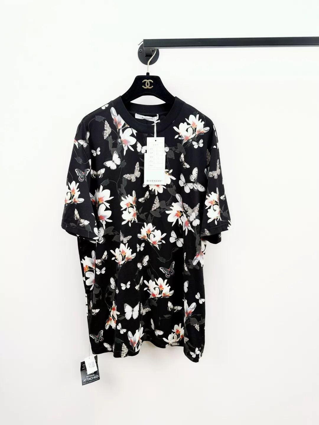 Givenchy Givenchy New With Tags Short-Sleeve Size US S / EU 44-46 / 1 - 1 Thumbnail
