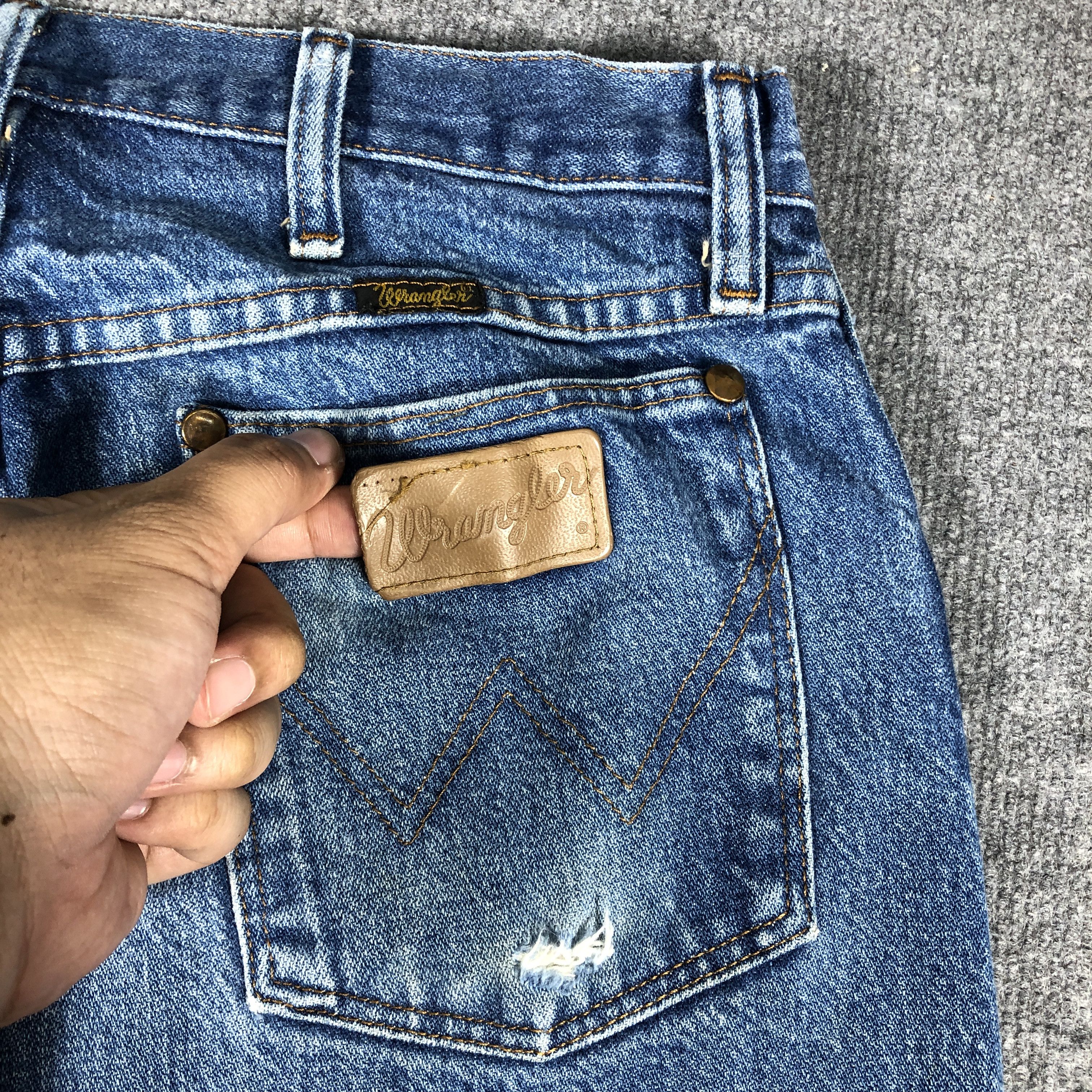 Vintage × Wrangler Vintage Wrangler Light Blue Wash Jeans L716 Size US 31 - 6 Thumbnail
