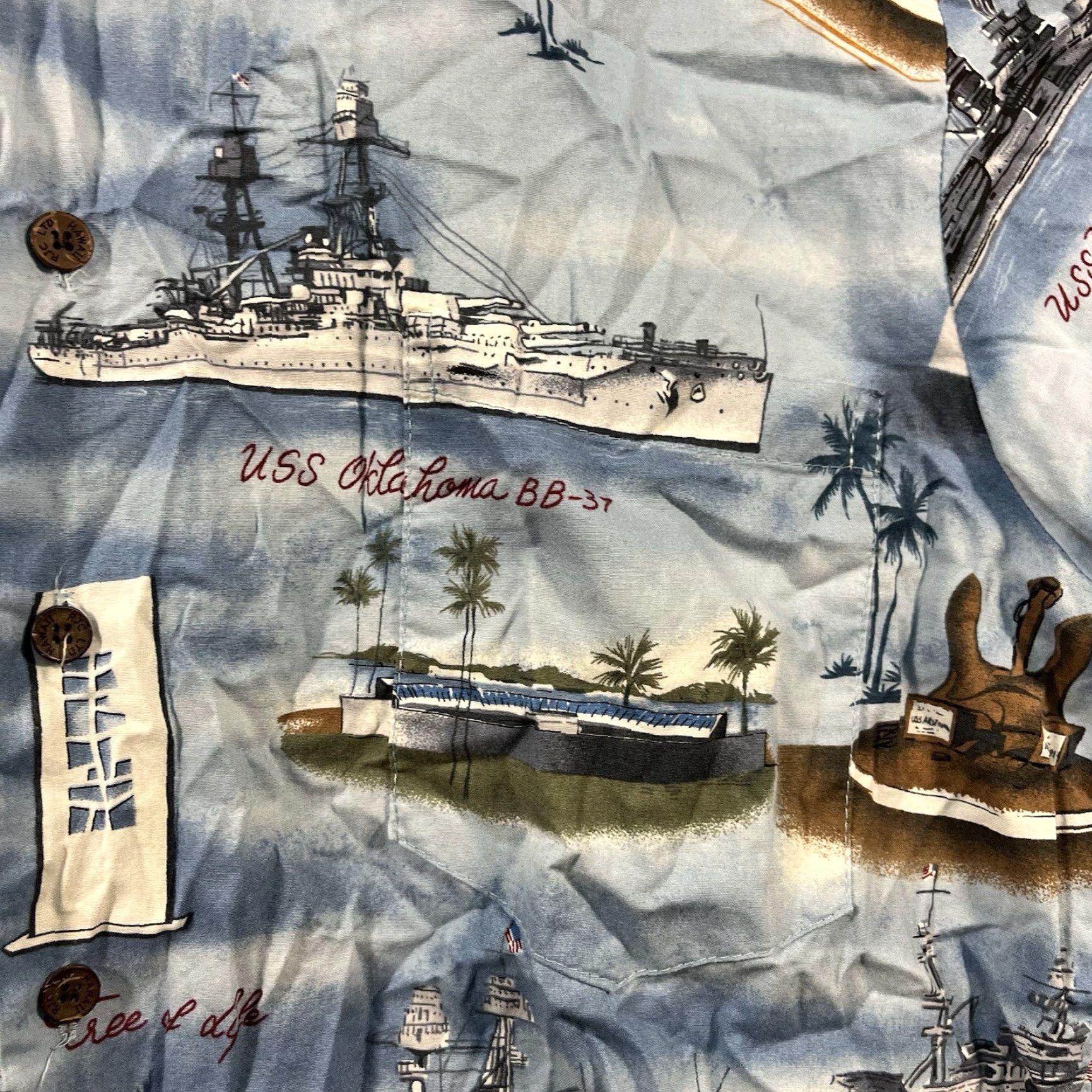 Vintage VINTAGE Kalaheo Hawaiian Shirt Mens L WW2 Pearl Harbor Memorial US Navy Battleships Graphic Print Blue Button-Up Short Sleeve Casual Shirt Size US L / EU 52-54 / 3 - 4 Thumbnail