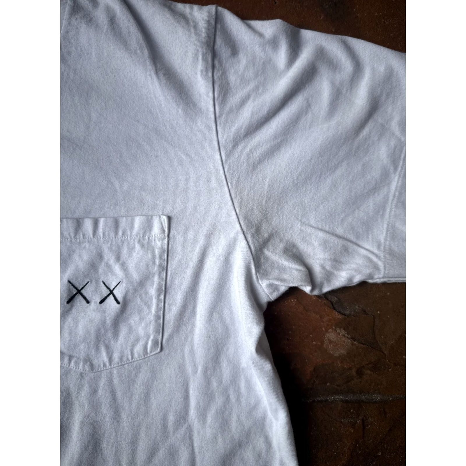 Uniqlo Kaws x Sesame Street Uniqlo UT Pocket T-Shirt Large White Crew Neck Short Sleeve Uniqlo Logo Elmo Art All Seasons Men Size US L / EU 52-54 / 3 - 5 Thumbnail