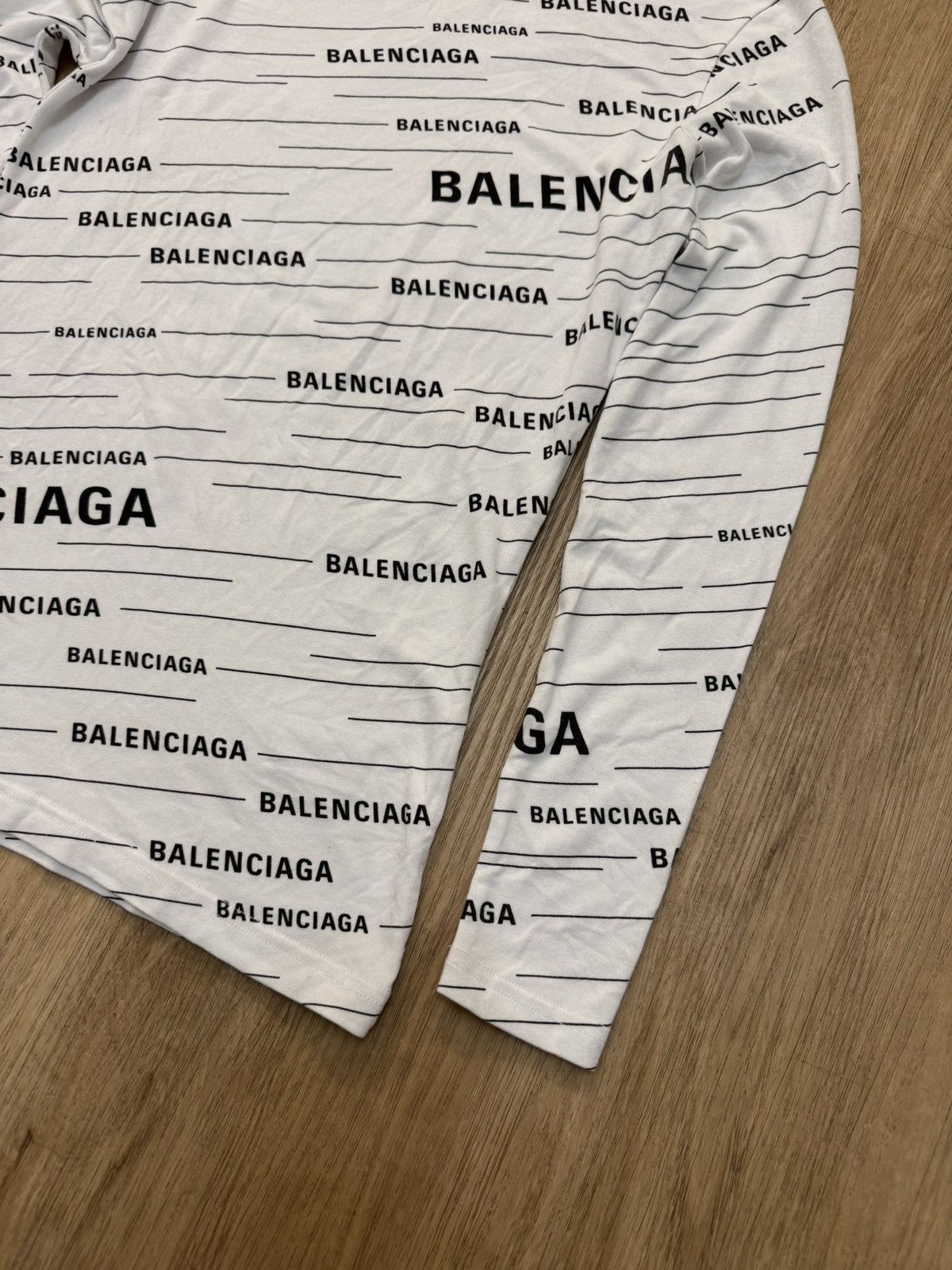 Balenciaga Balenciaga Paris White Diagonal Logo Turtleneck Viscose XS Size XS / US 0-2 / IT 36-38 - 3 Thumbnail