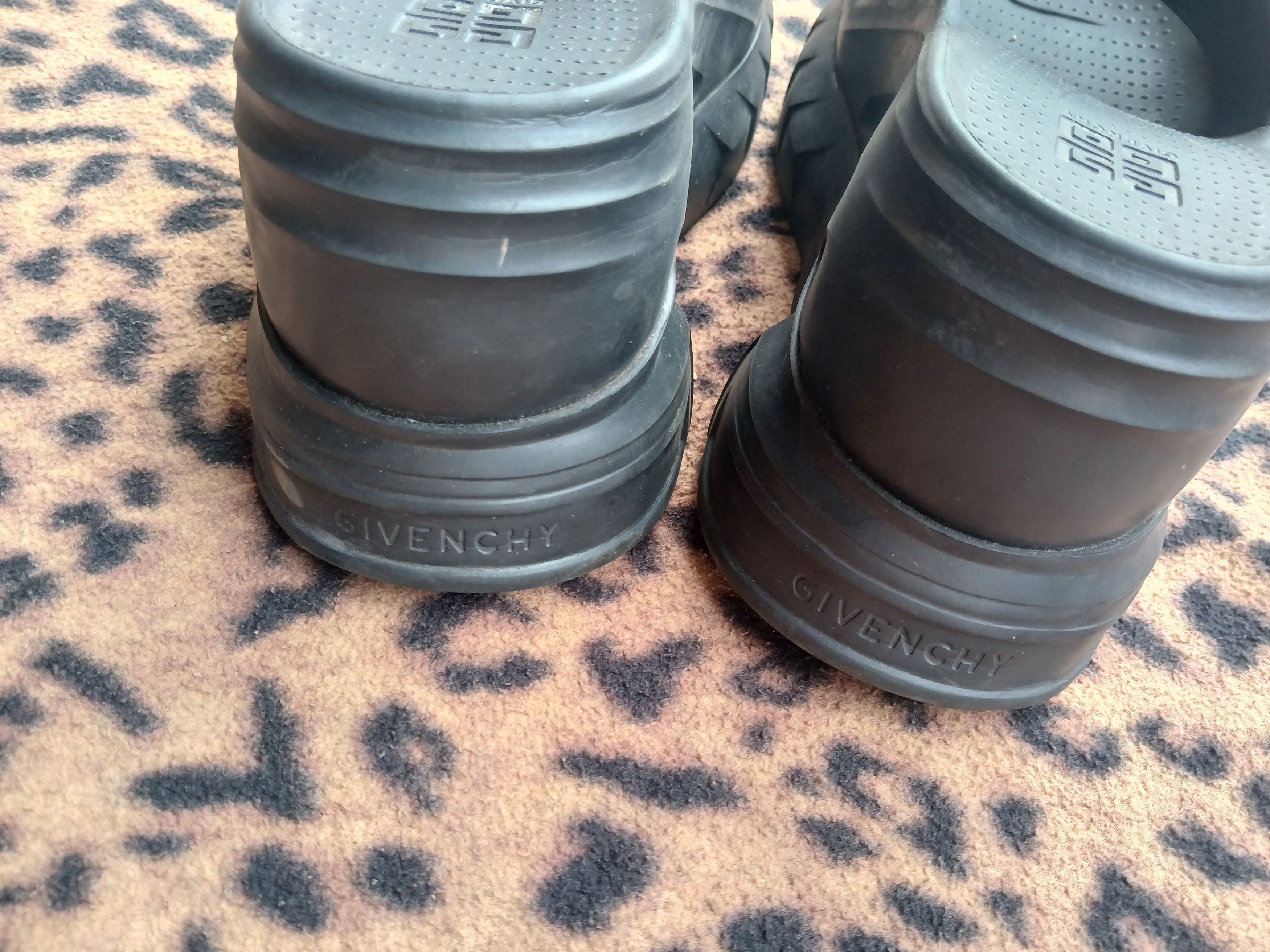 Givenchy Givenchy marshmallow wedge shark slides Size US 6.5 / IT 36.5 - 6 Thumbnail