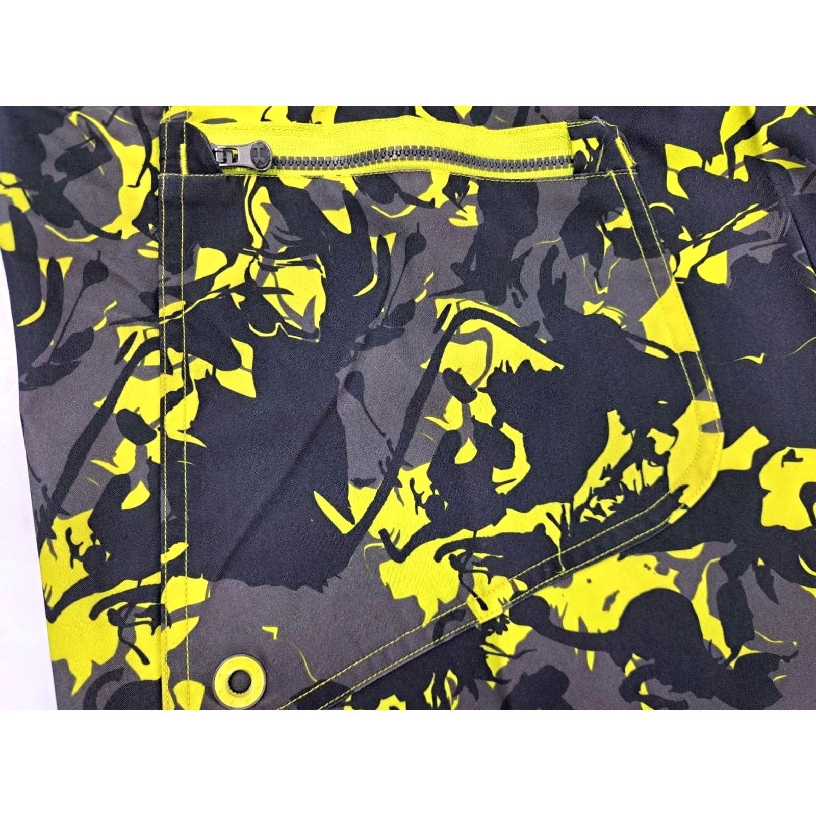 Under Armour Under Armour Mens Boardshorts 40 Black/Yellow Camouflage Polyester Quick Dry Drawstring Side Zip Pocket Beach Surfing Mens Size US 40 / EU 56 - 6 Thumbnail