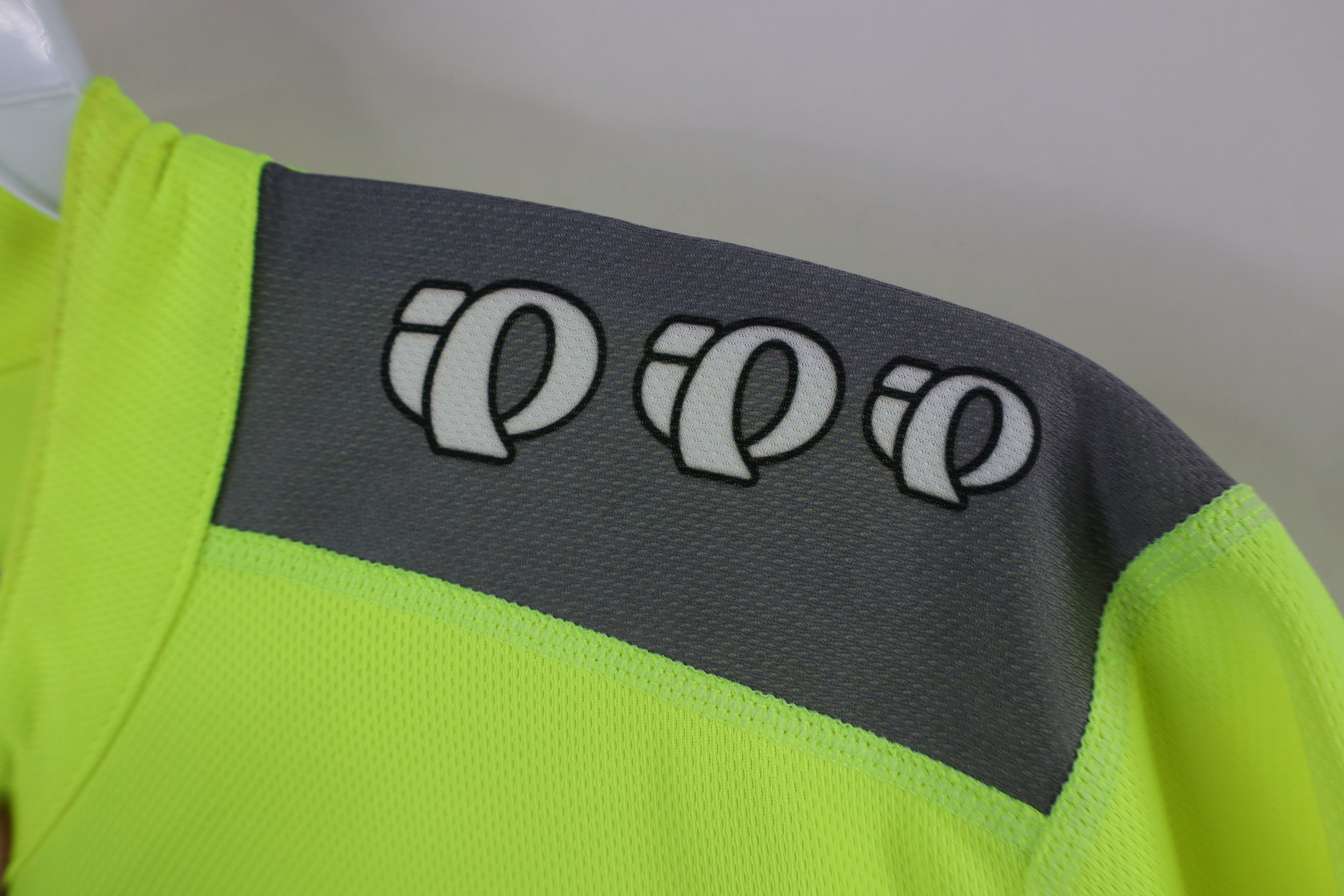 PEARL iZUMi × Vintage Pearl Izumi Select Reflective Half Zip Bicycle Jersey Size US L / EU 52-54 / 3 - 5 Thumbnail