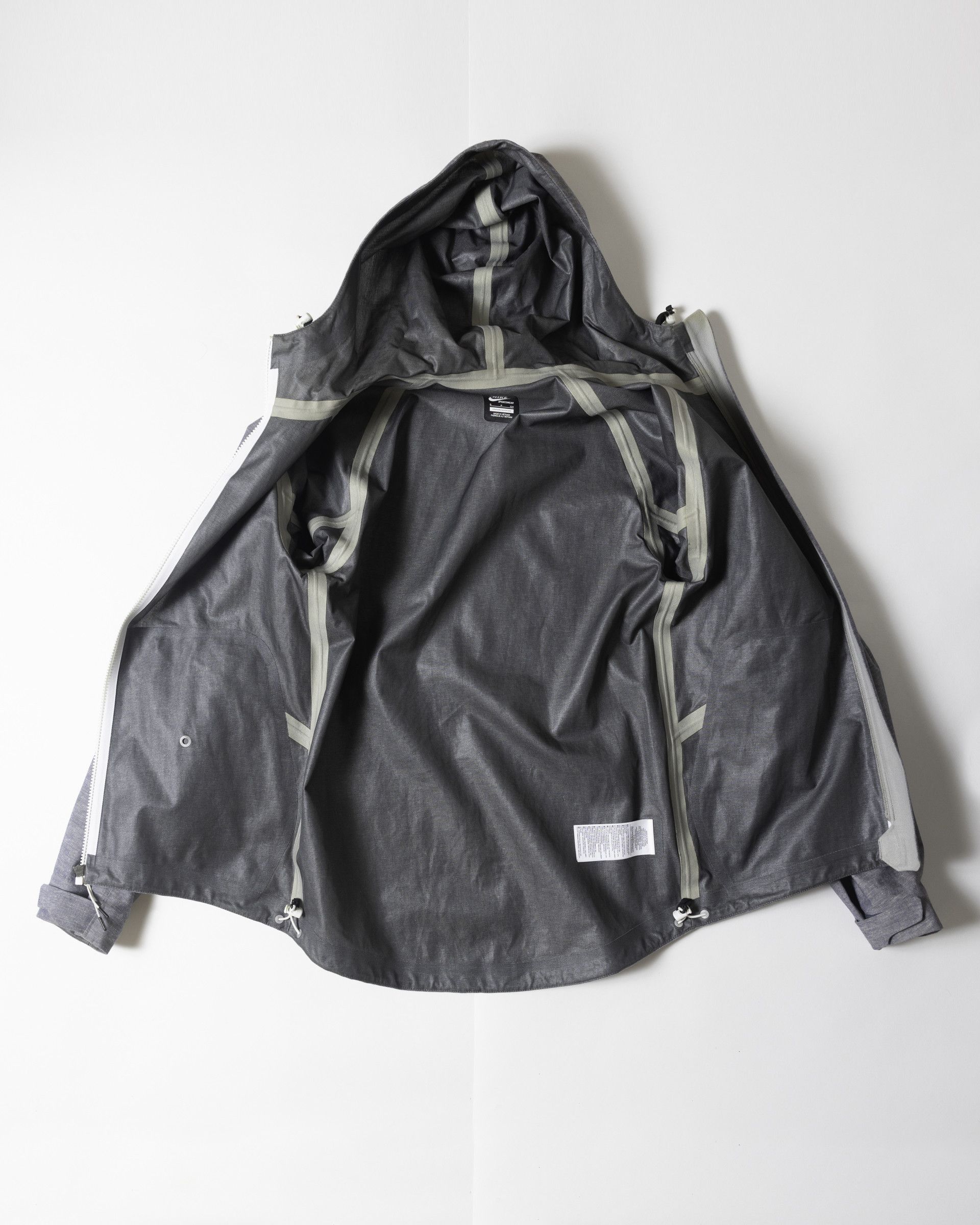 Nike NSW 3L Laser Runner Waterproof Rain Jacket Size US S / EU 44-46 / 1 - 2 Thumbnail