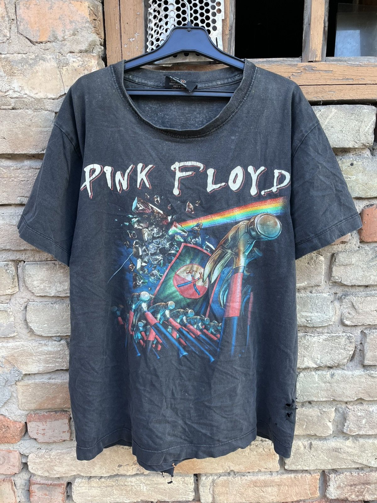 Band Tees × Pink Floyd × Vintage Vintage Pink Floyd The Wall Thrashed Distressed T Shirt Tee Size US M / EU 48-50 / 2 - 1 Thumbnail