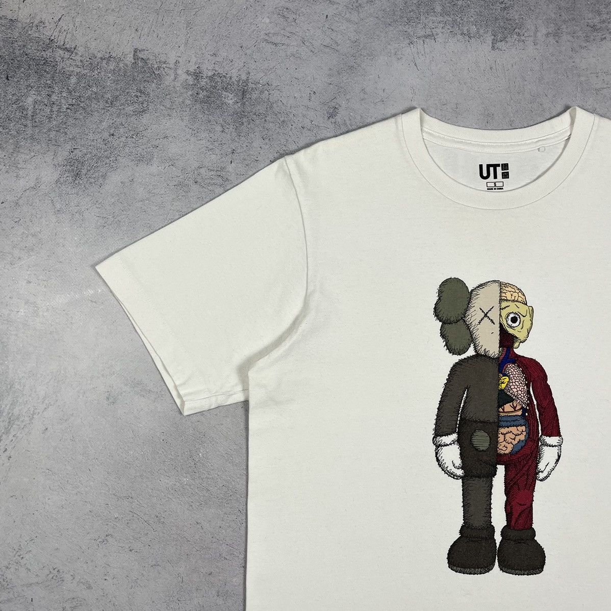 Kaws × Uniqlo Kaws x Uniqlo y2k big logo japanese tee Size US S / EU 44-46 / 1 - 6 Thumbnail