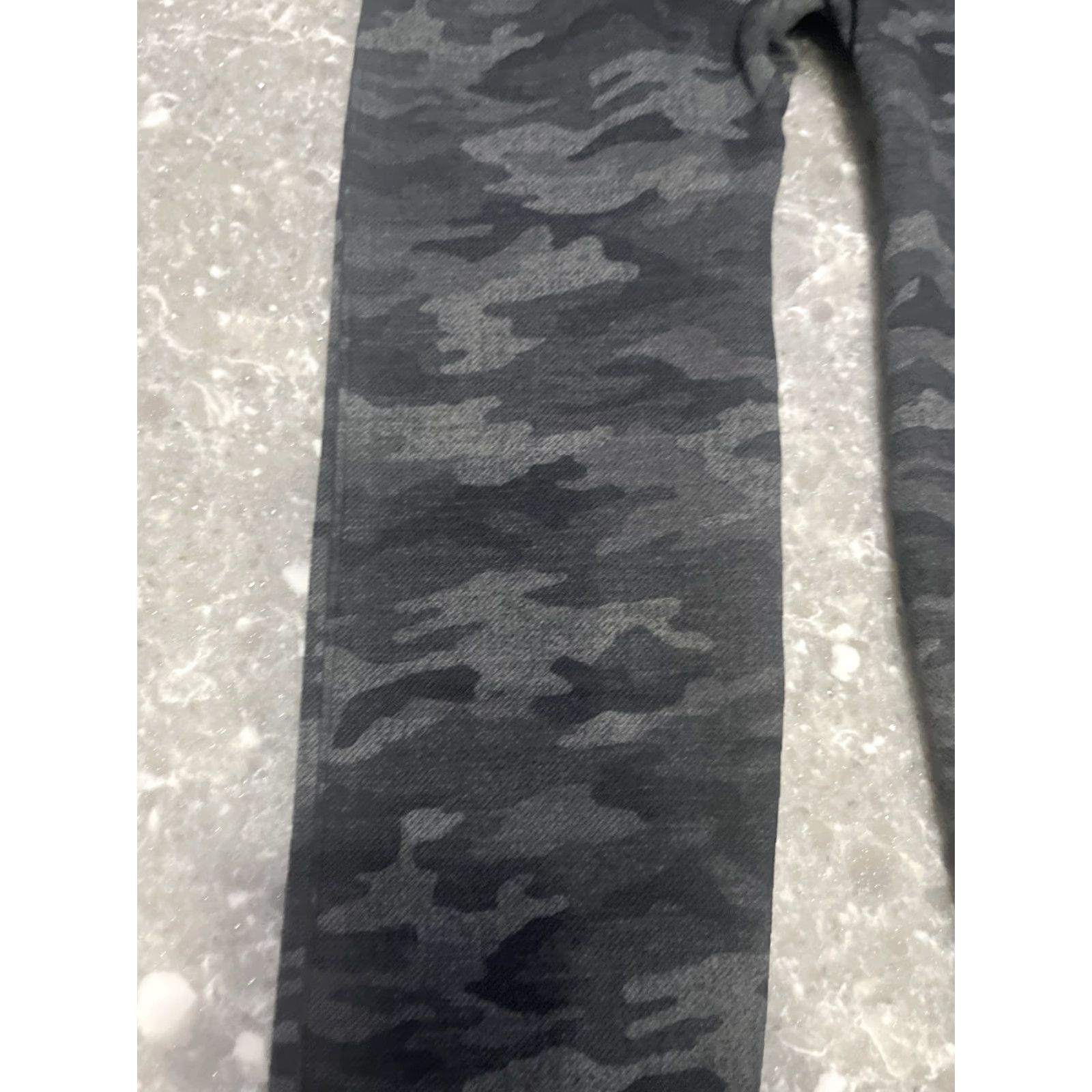 Spanx Spanx Leggings Women's PS Petite Cropped Black Gray Camouflage Compression Stretch Athleisure Shapewear Size 28" / US 6 / IT 42 - 2 Thumbnail