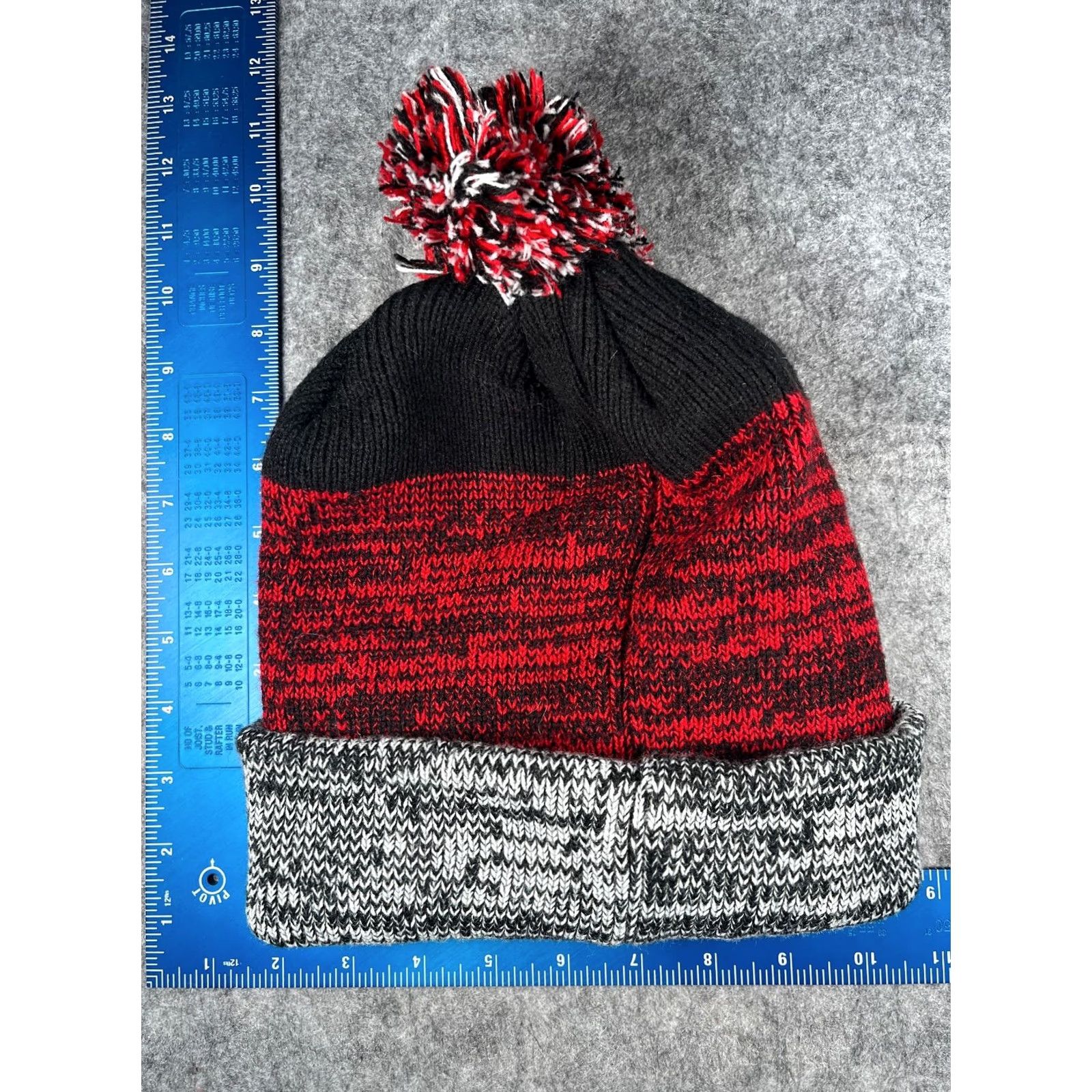 Vintage VINTAGE Welcome Fabulous Las Vegas Beanie Toque Adult One Size Red Knit Acrylic Pom Hat Size ONE SIZE - 5 Thumbnail