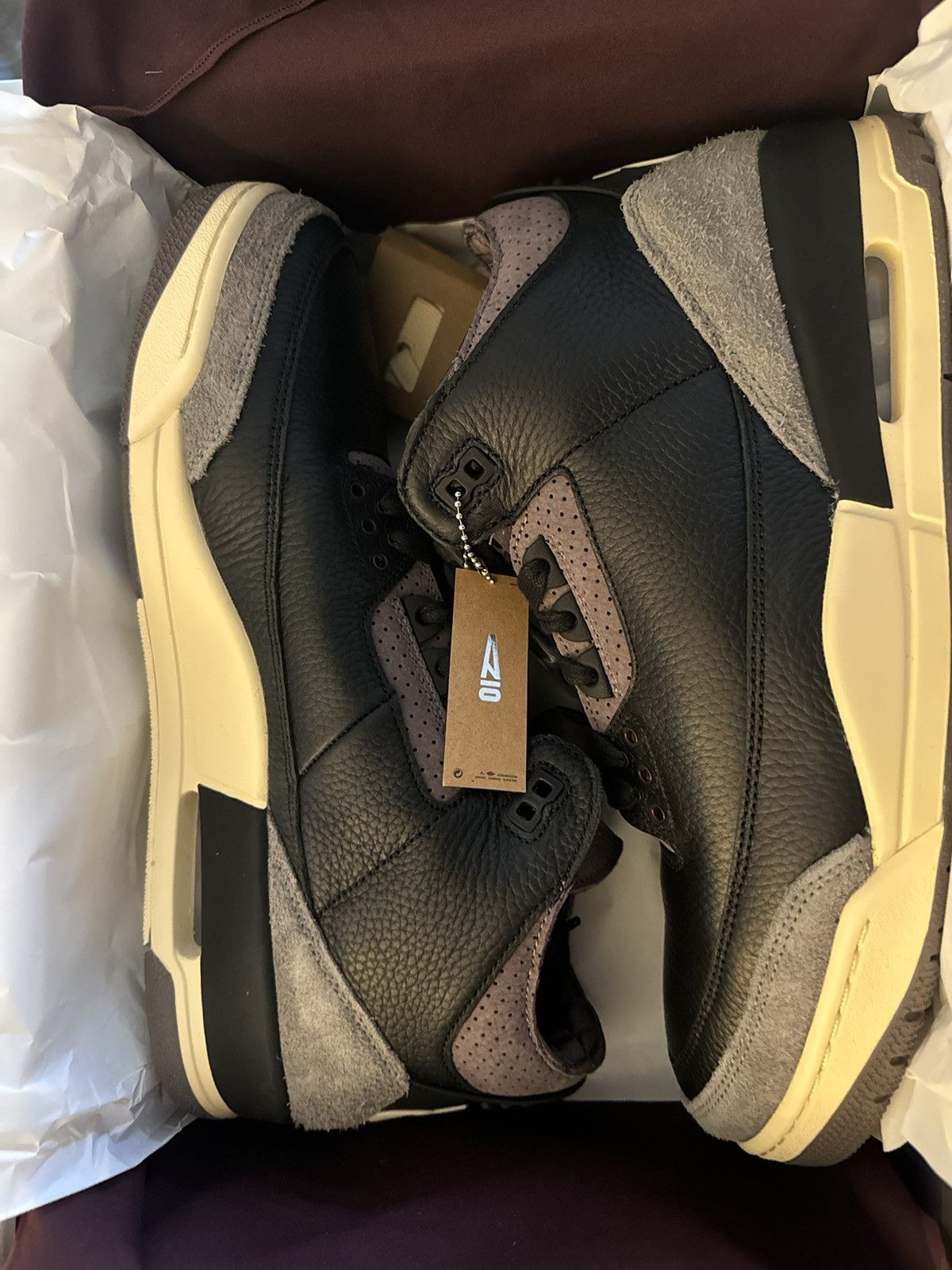 A Ma Maniere × Jordan Brand A Ma Maniere Jordan 3 Retro OG Sz 12 (W13.5) Size US 12 / EU 45 - 7 Thumbnail