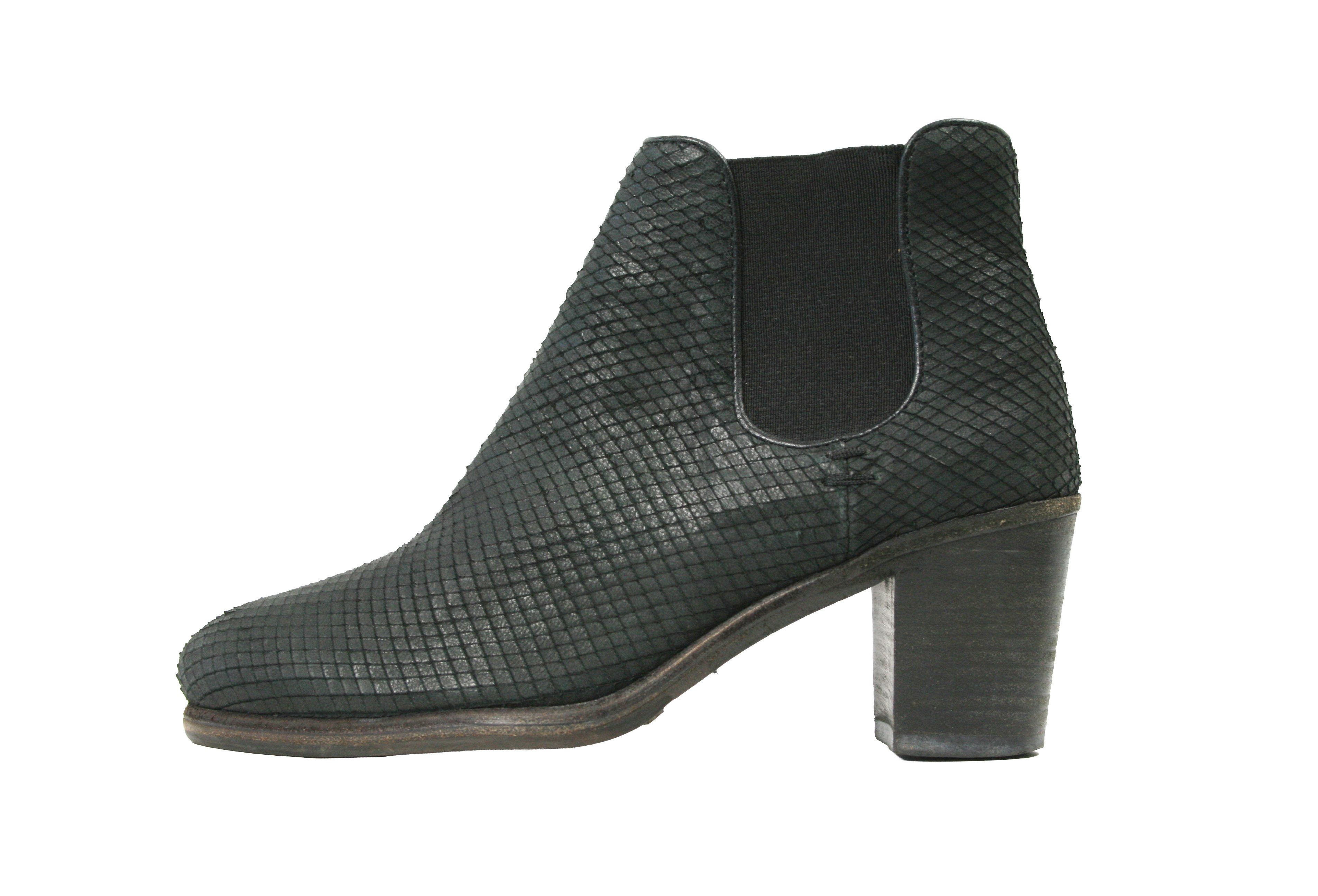 00S Fish Scales Suede Heeled Ankle Boots Vintage