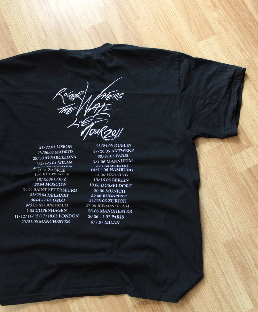 Vintage 🔥 2011 Pink Floyd Roger Waters The Wall Live Tour T Shirt Size US XL / EU 56 / 4 - 6 Thumbnail