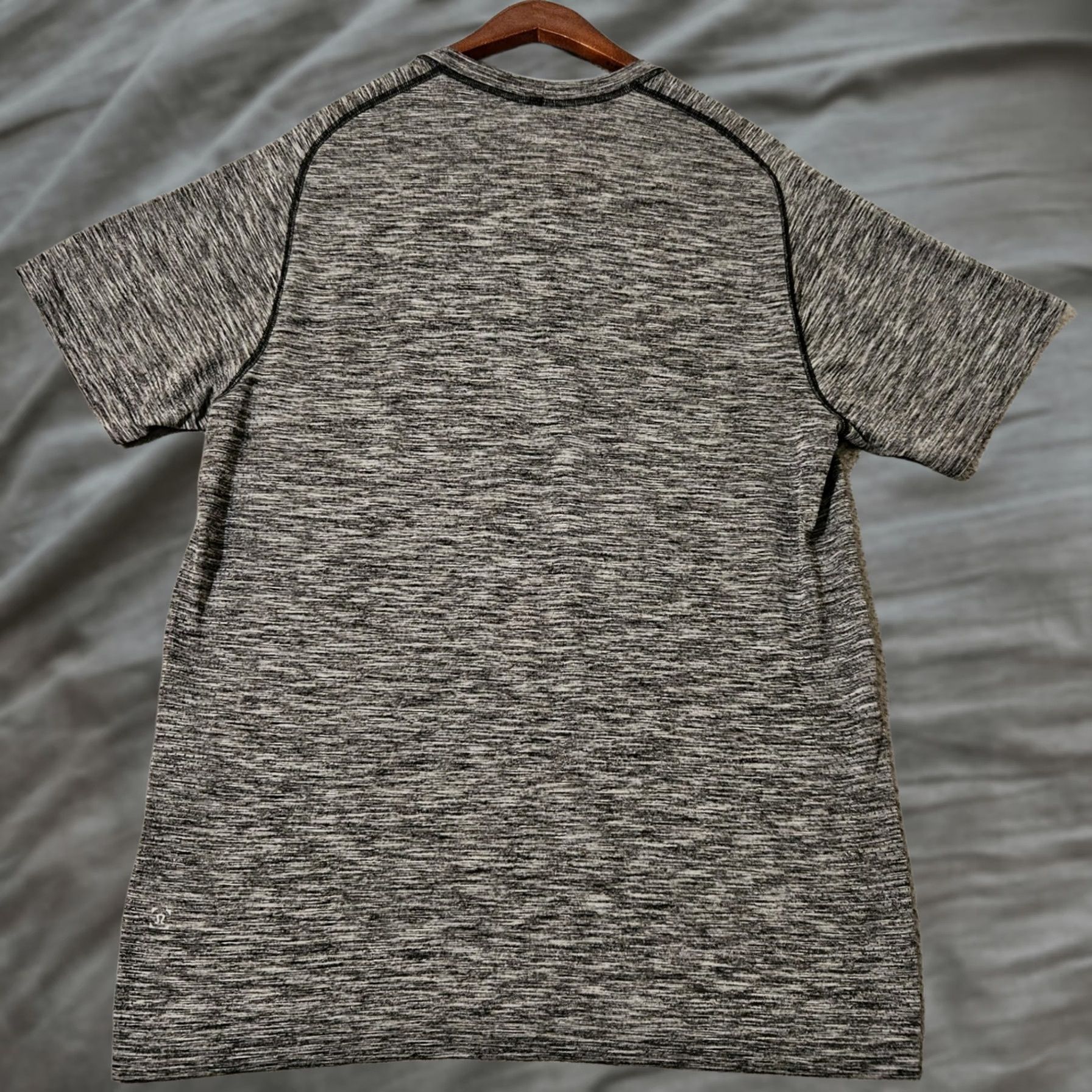 Lululemon Lululemon Shirt Men's Large Navy Blue Short Sleeve Vent Tee Active Gym Run Size US L / EU 52-54 / 3 - 1 Thumbnail