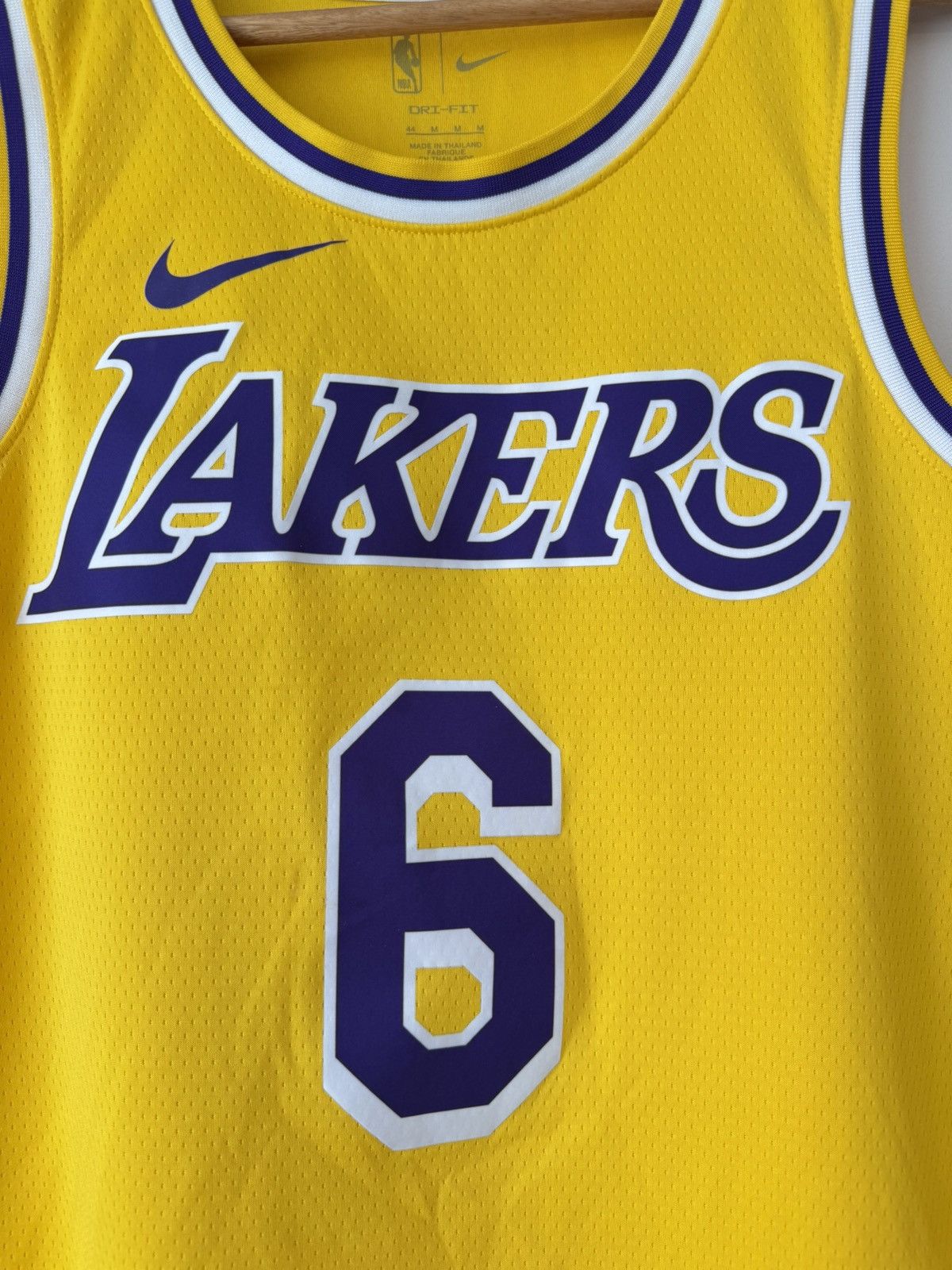 Nike James #6 Los Angeles Lakers Basketball Jersey NBA Shirt Kit Size US M / EU 48-50 / 2 - 8 Thumbnail