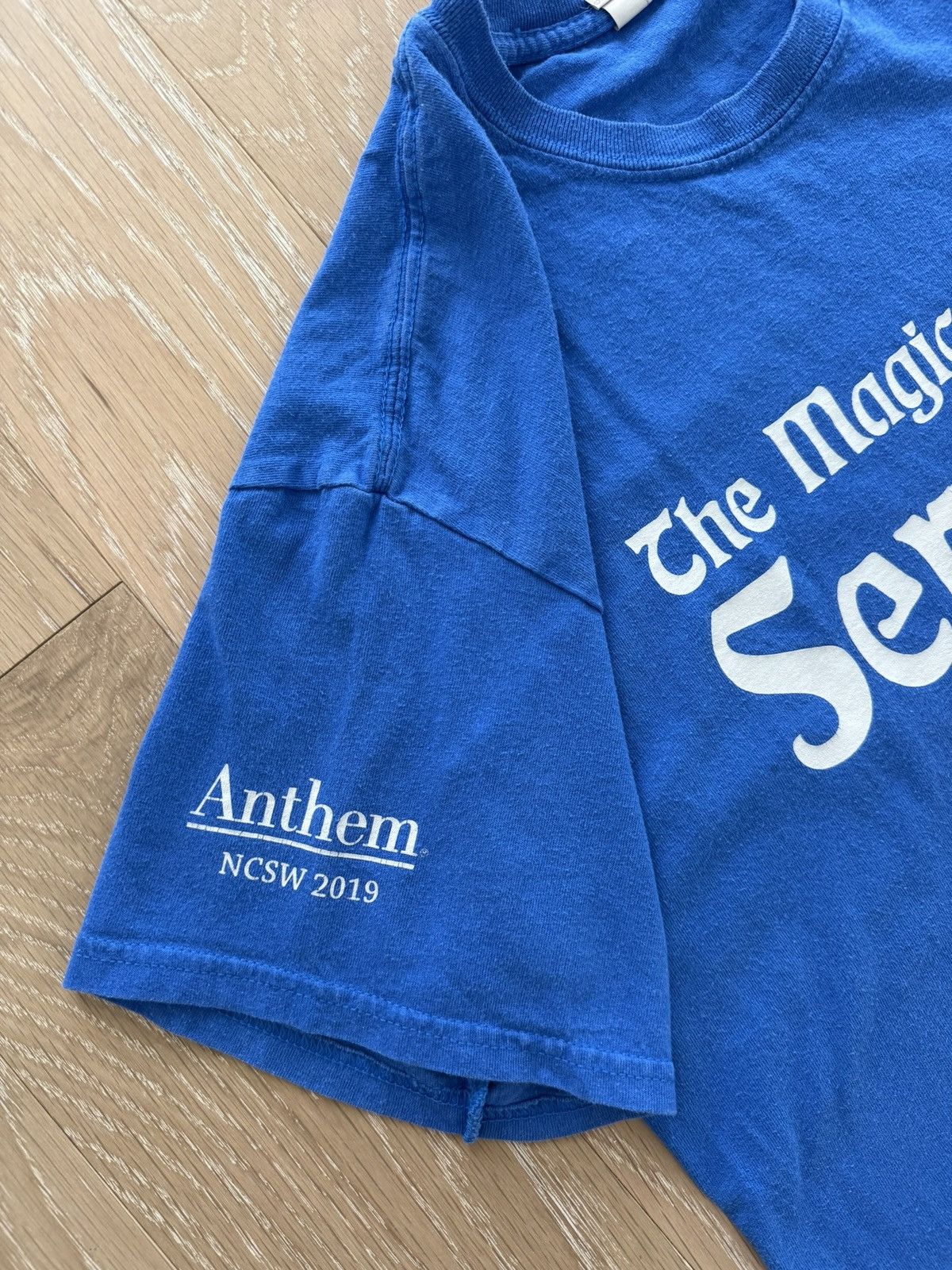 Gildan Magic of Service tee Size US L / EU 52-54 / 3 - 2 Thumbnail