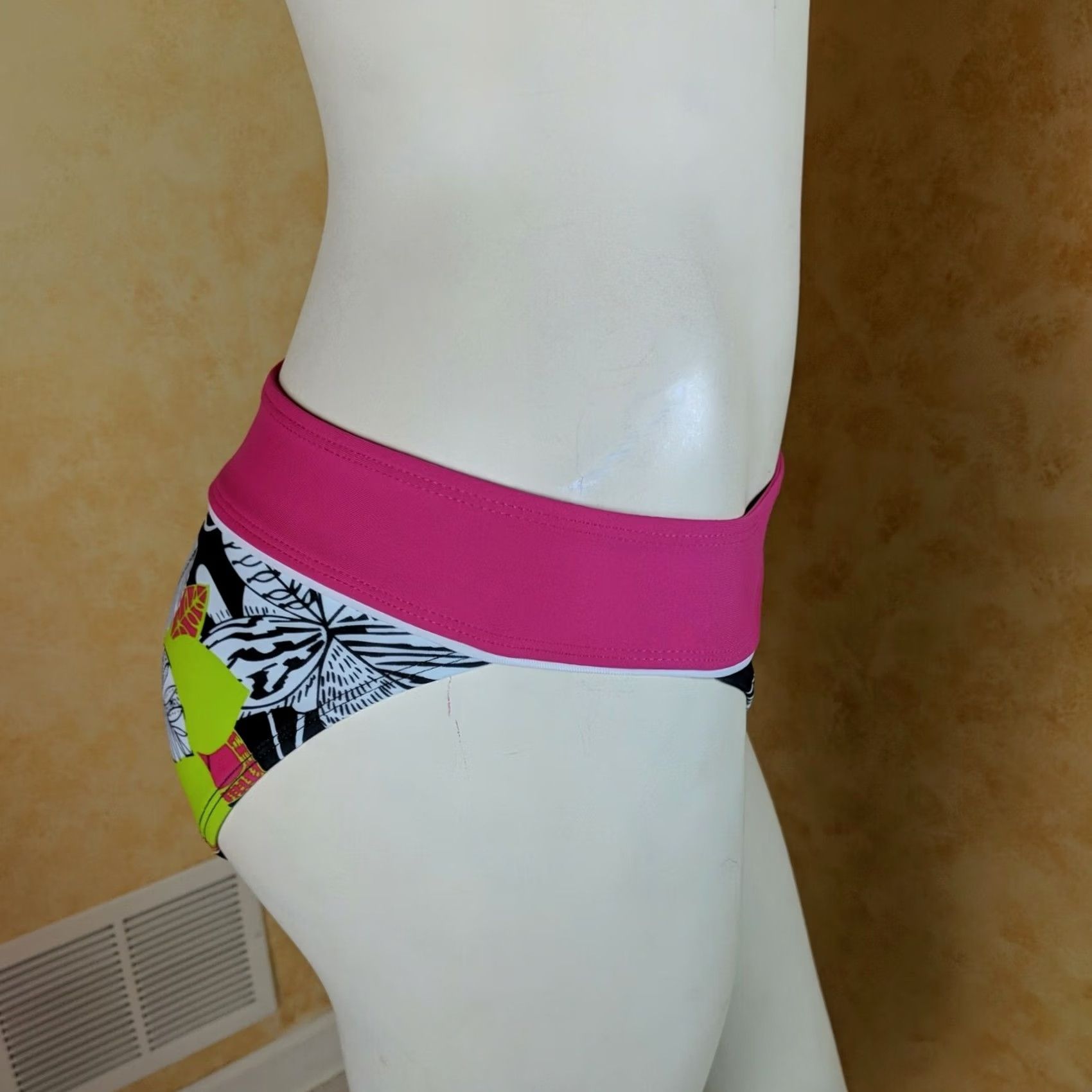 Athleta Athleta Bottom Swim Bottom Floral Gray Pink S Womens Low Rise Bikini Beach Back Pocket 2020s Women Size 28" / US 6 / IT 42 - 7 Thumbnail